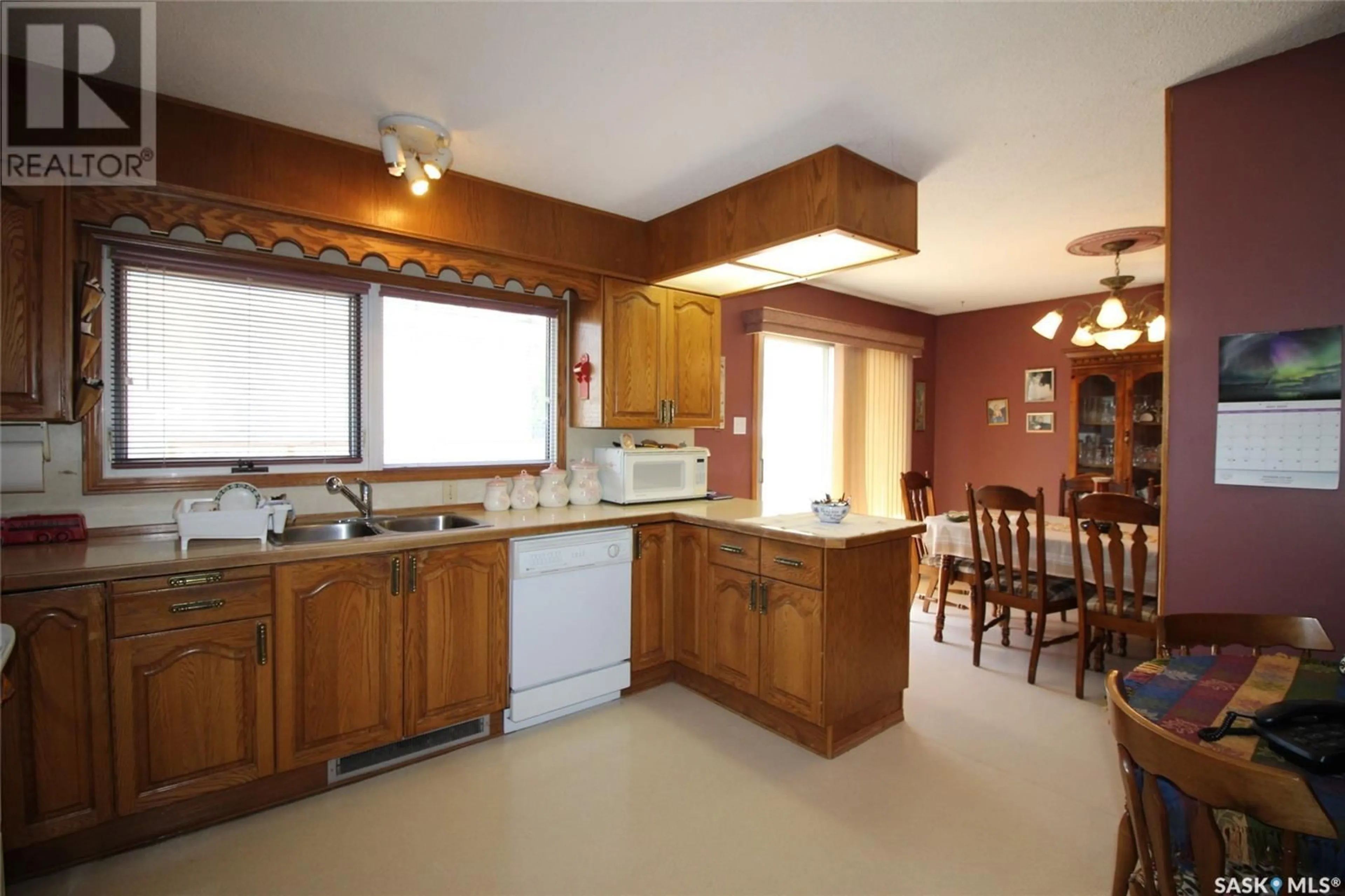 Standard kitchen, unknown for 594 5TH STREET, Shaunavon Saskatchewan S0N2M0