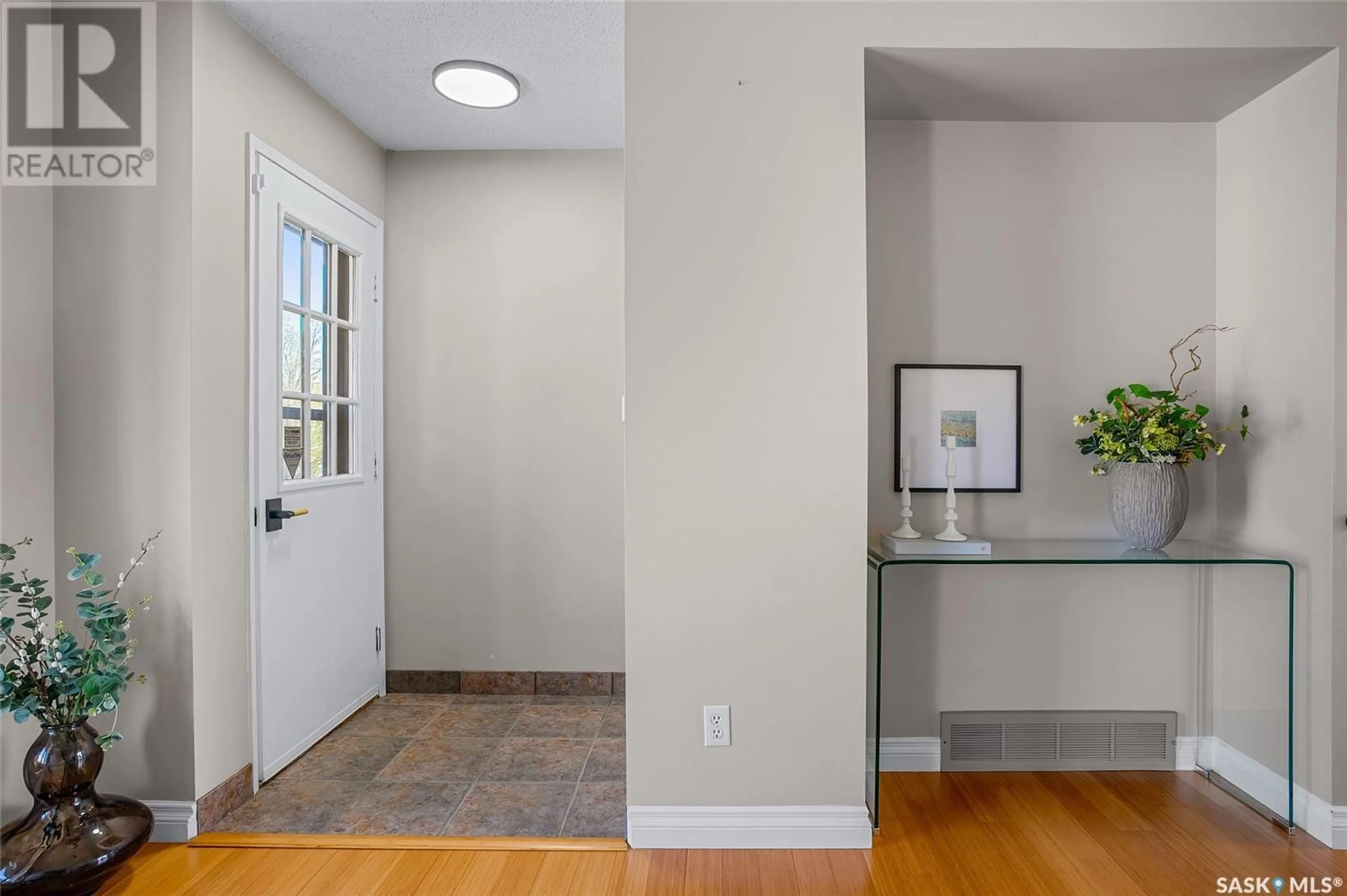 Indoor entryway for 151 NESBITT CRESCENT, Saskatoon Saskatchewan S7L5G6