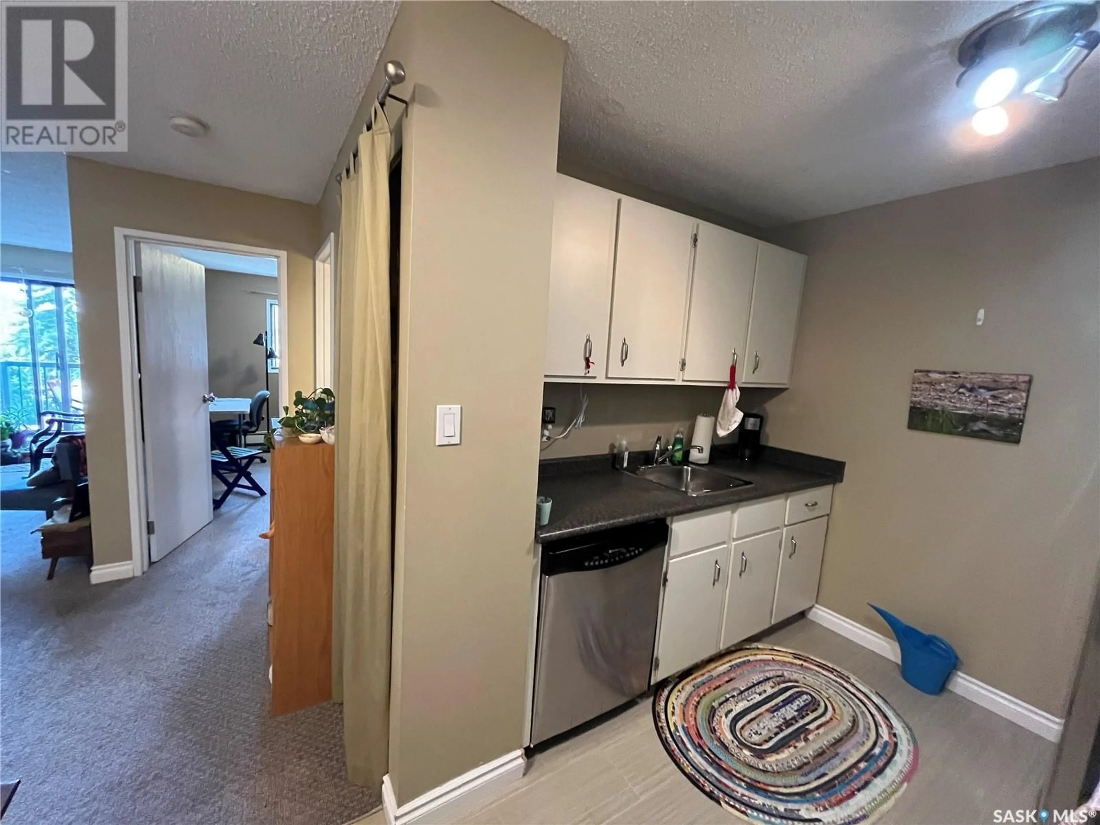 Standard kitchen, unknown for 802A - 303 KINGSMERE BOULEVARD, Saskatoon Saskatchewan S7J4C4