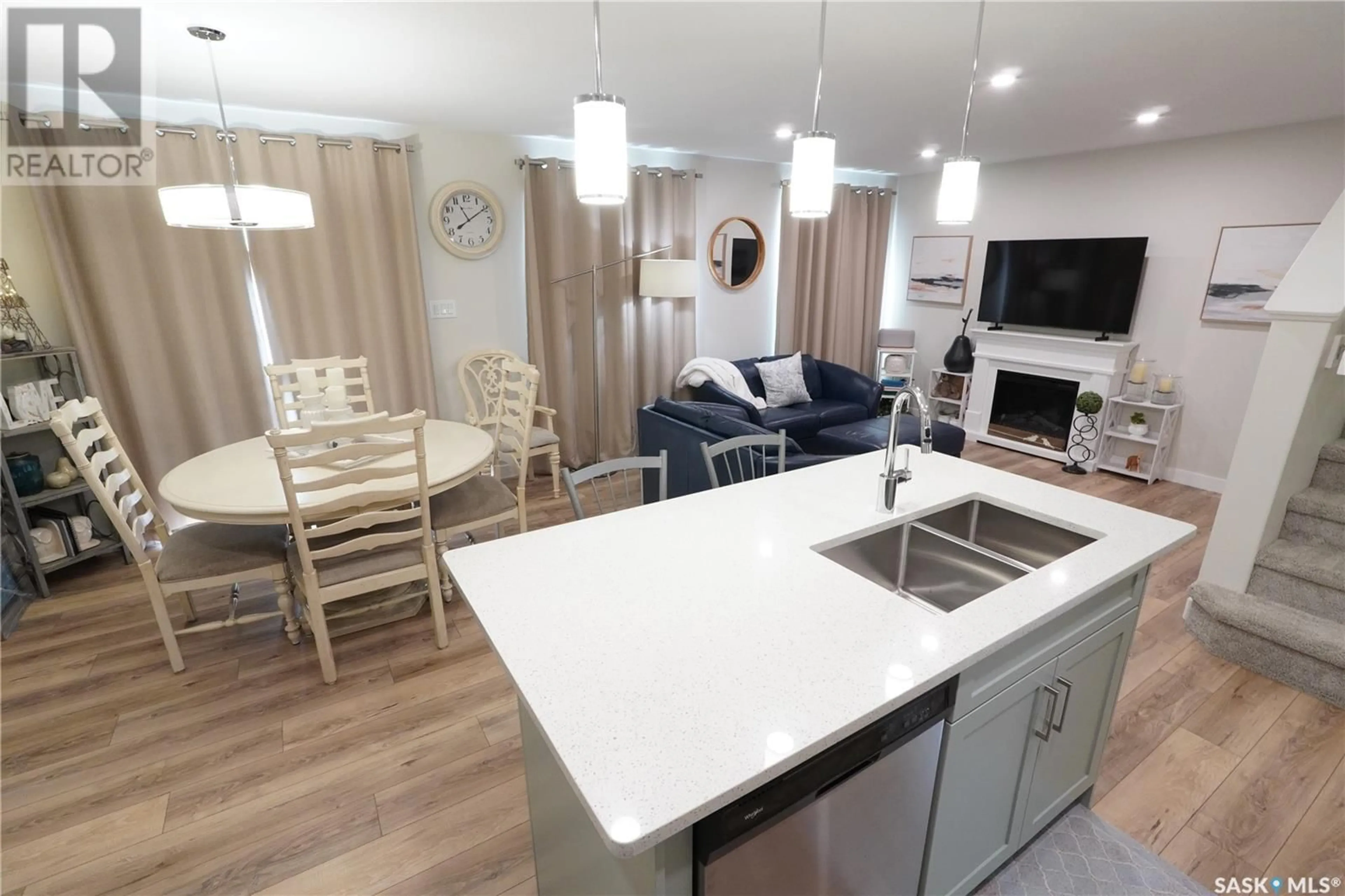 Open concept kitchen, unknown for 4665 MUTRIE CRESCENT, Regina Saskatchewan S4V3Y3