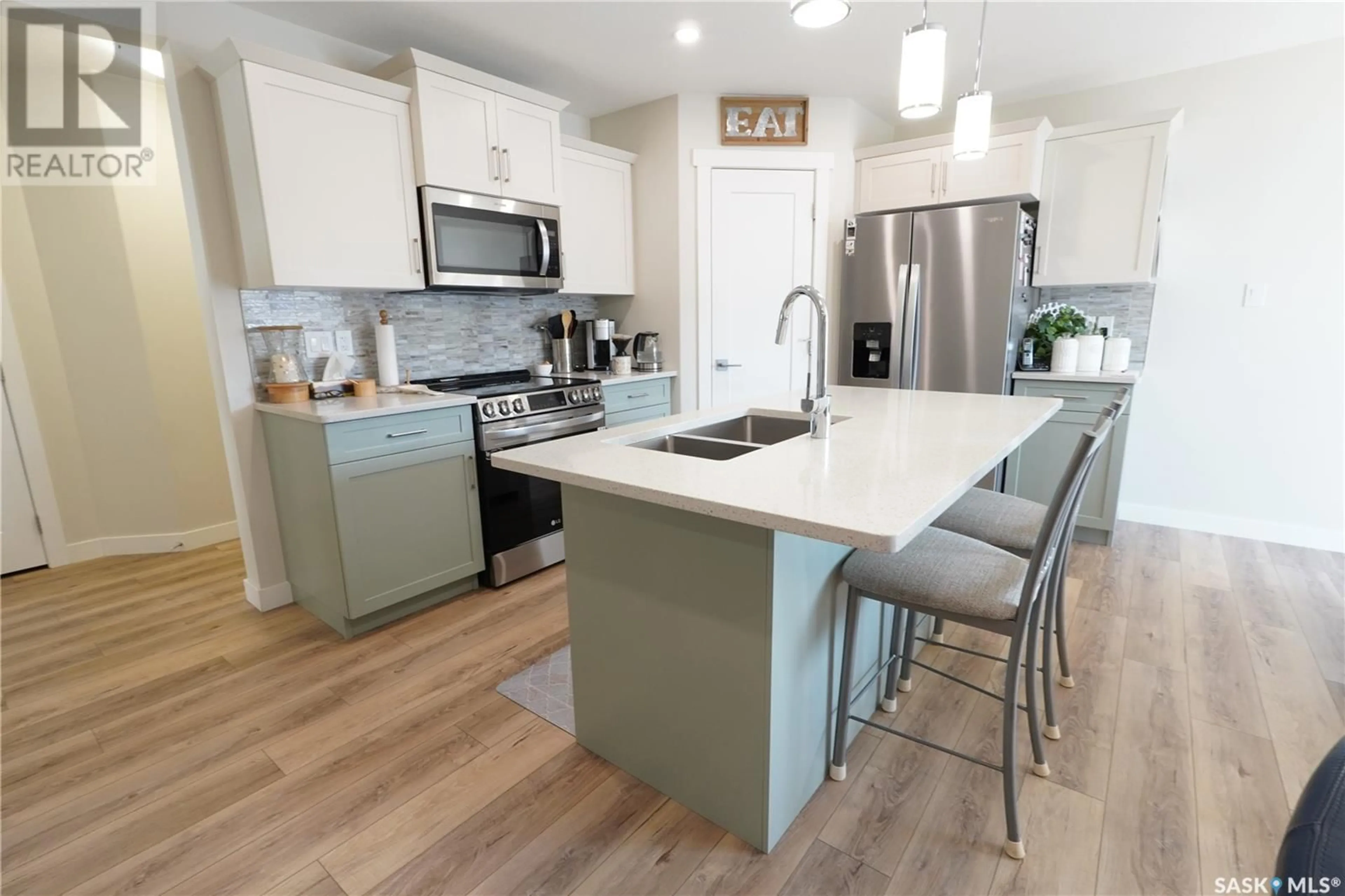 Open concept kitchen, unknown for 4665 MUTRIE CRESCENT, Regina Saskatchewan S4V3Y3