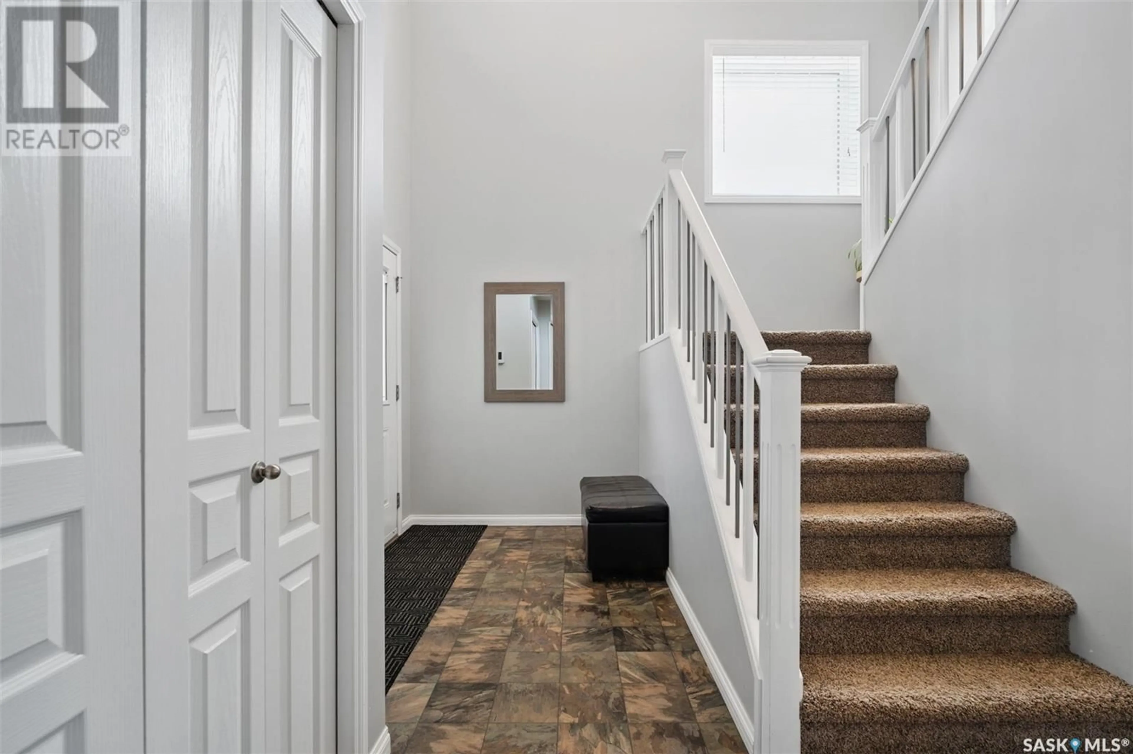 Indoor entryway for 327 MCCALLUM LANE, Saskatoon Saskatchewan S7R0J3