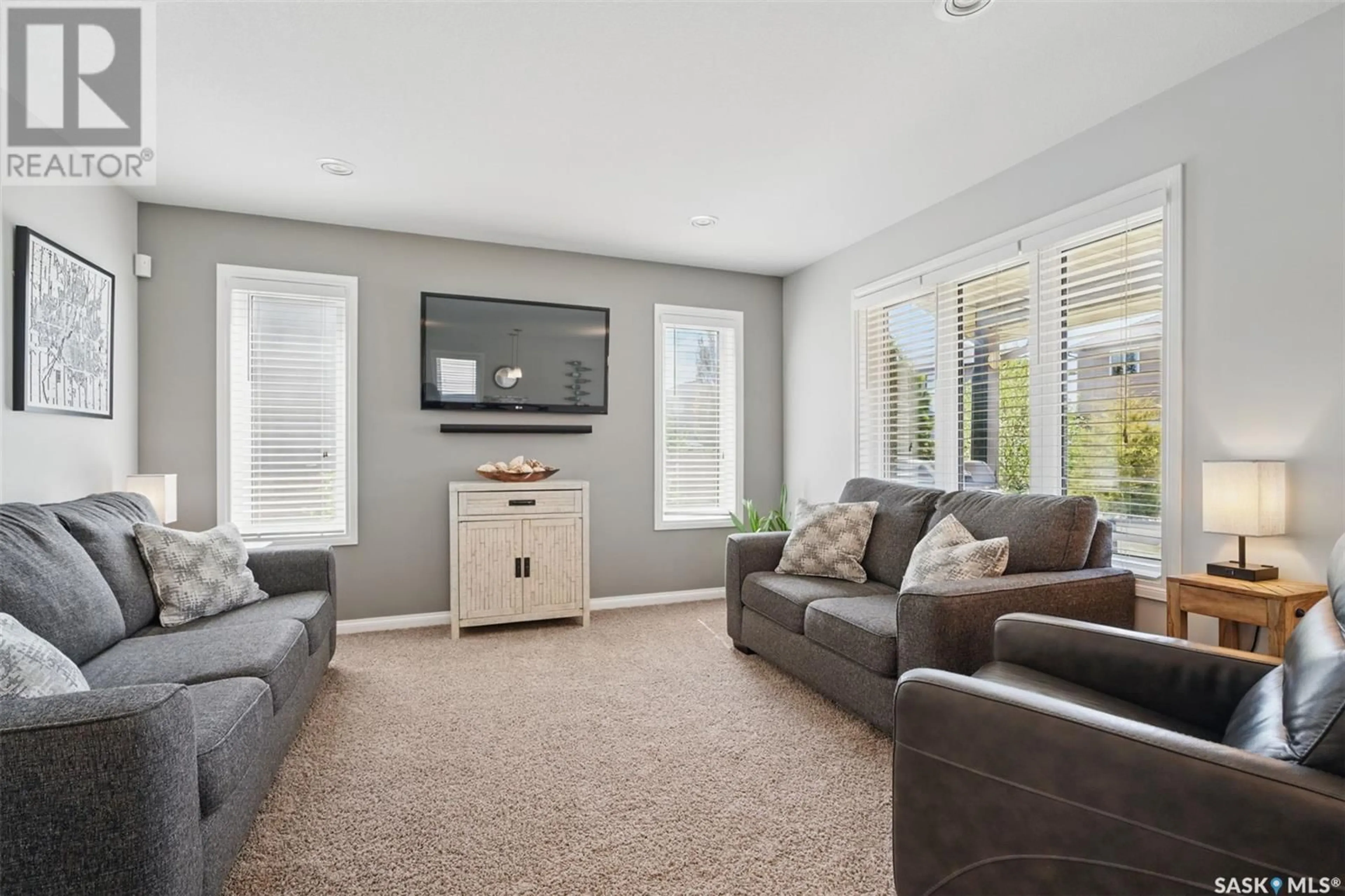 Living room with furniture, unknown for 327 MCCALLUM LANE, Saskatoon Saskatchewan S7R0J3