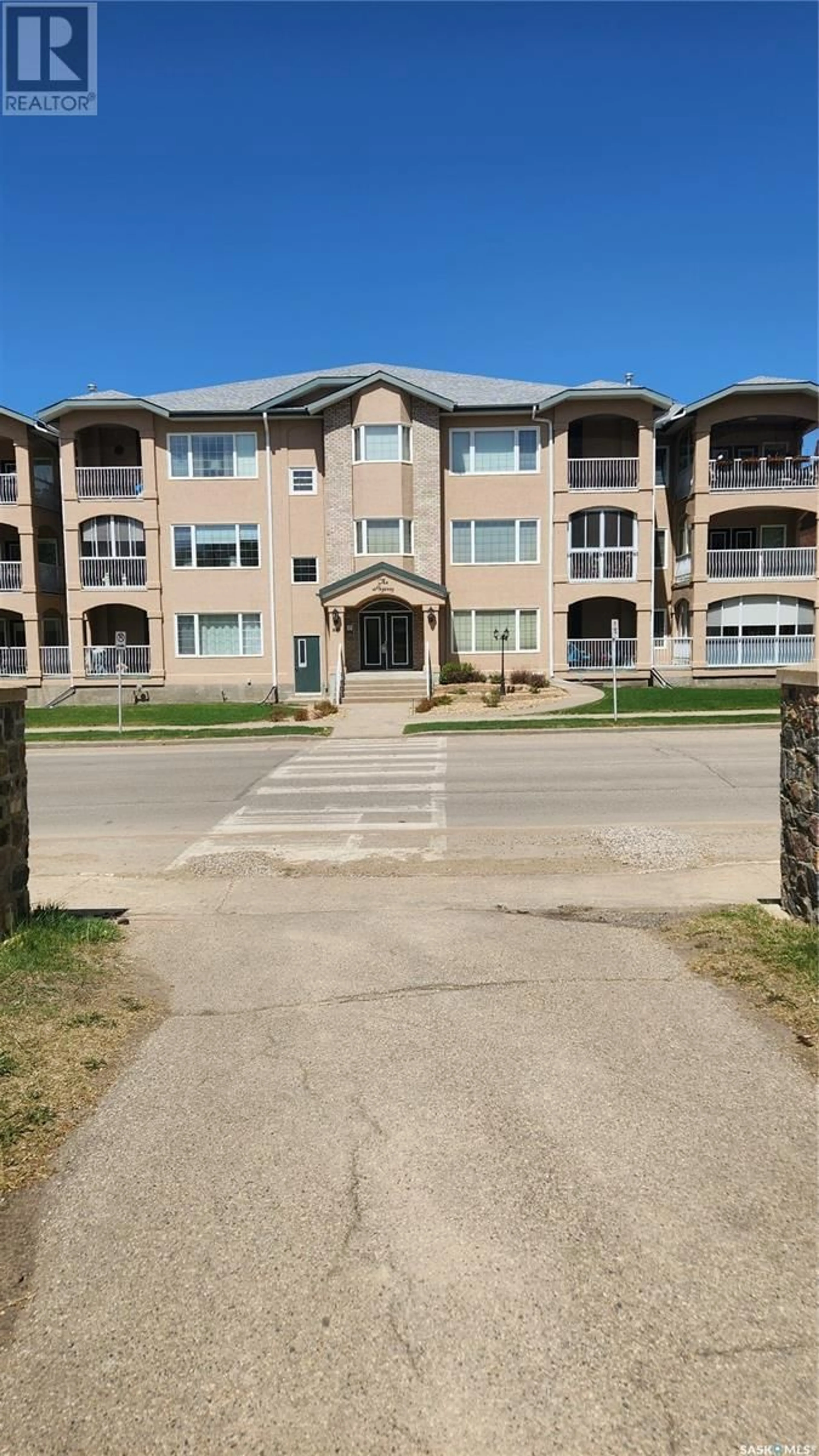 A pic from outside/outdoor area/front of a property/back of a property/a pic from drone, building for E - 105 240 ATHABASCA STREET, Moose Jaw Saskatchewan S6H0L5