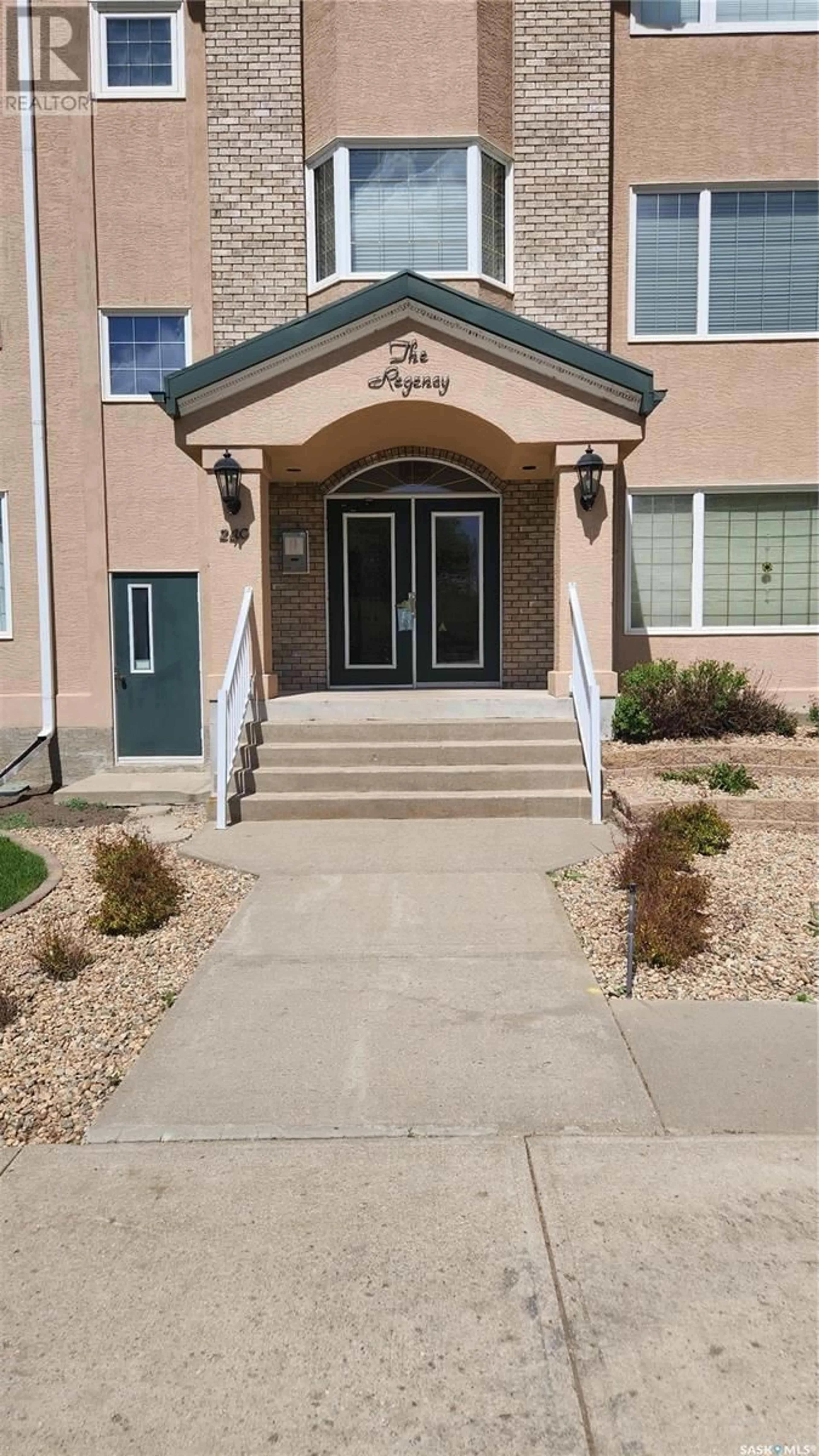 Indoor foyer for E - 105 240 ATHABASCA STREET, Moose Jaw Saskatchewan S6H0L5