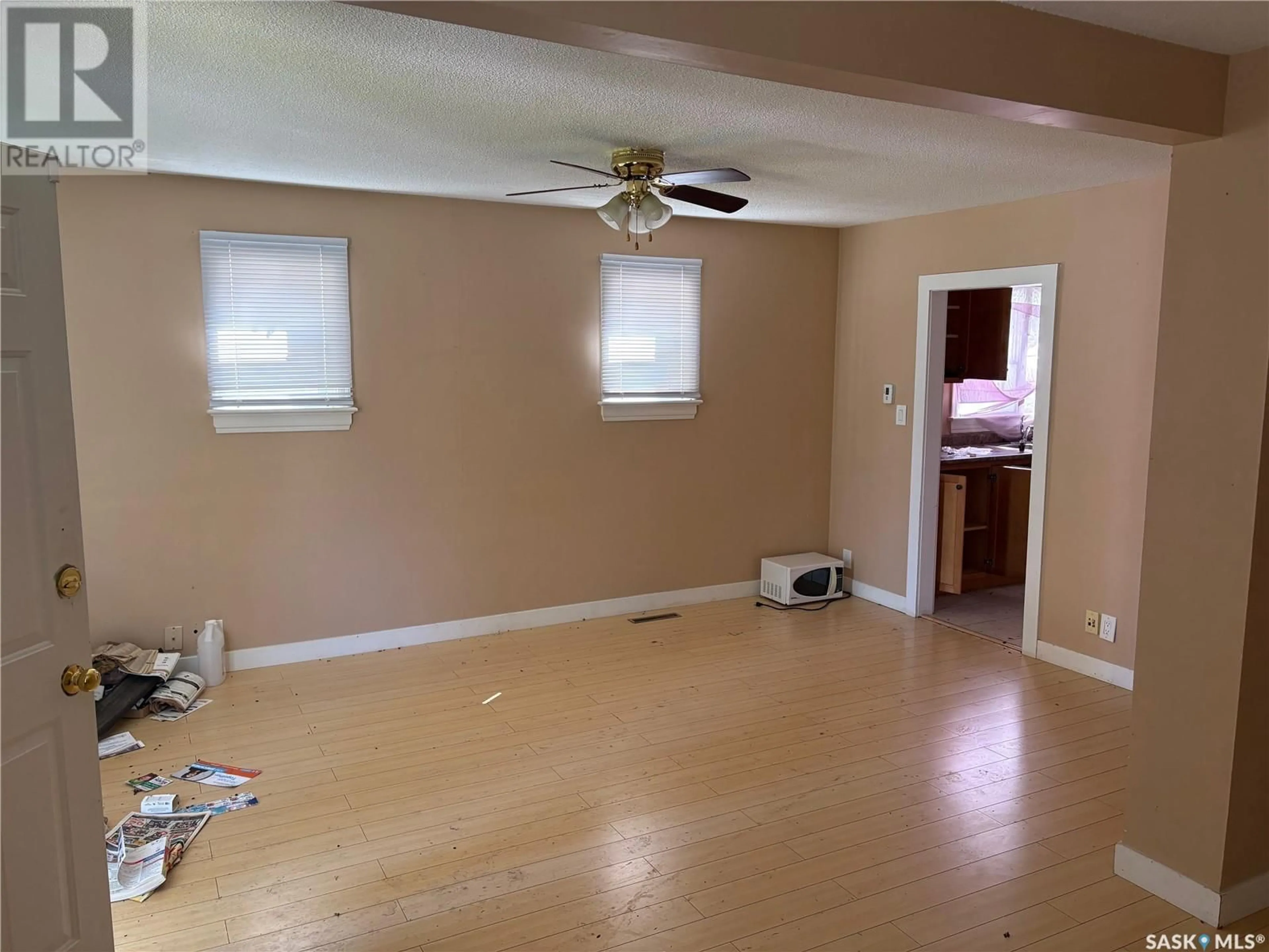 A pic of a room for 347 R AVENUE, Saskatoon Saskatchewan S7M2Z2