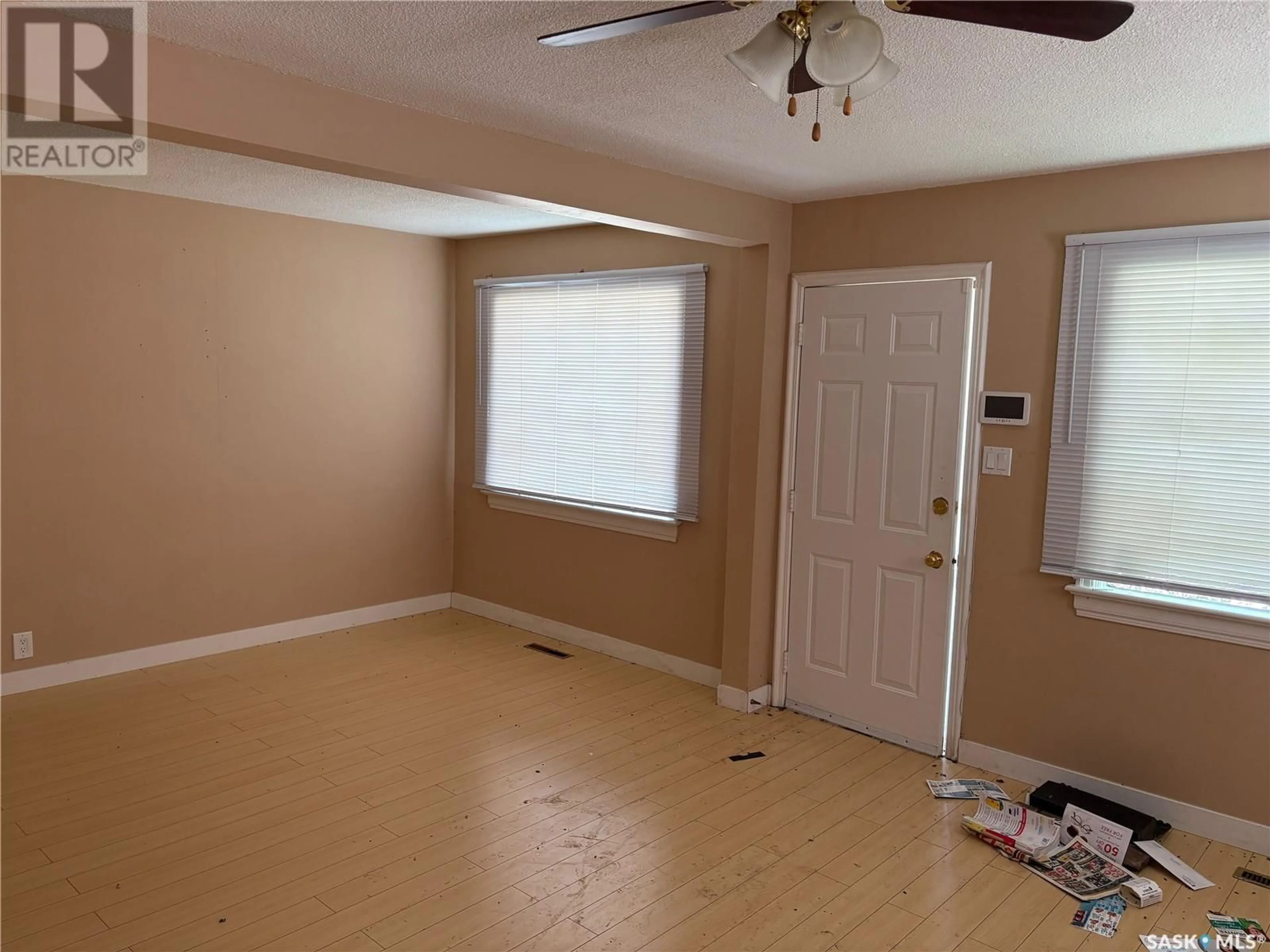 A pic of a room for 347 R AVENUE, Saskatoon Saskatchewan S7M2Z2