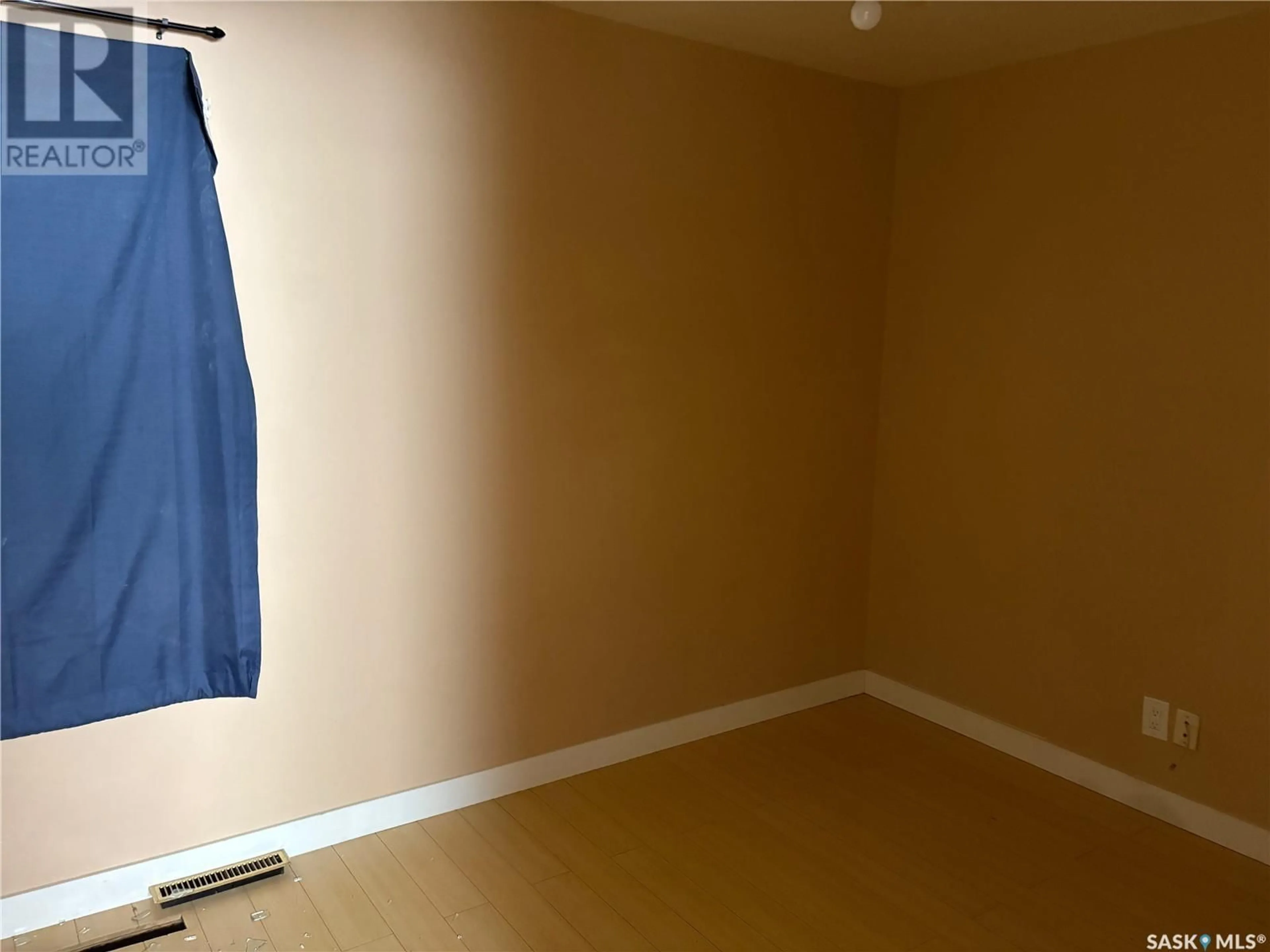 A pic of a room for 347 R AVENUE, Saskatoon Saskatchewan S7M2Z2