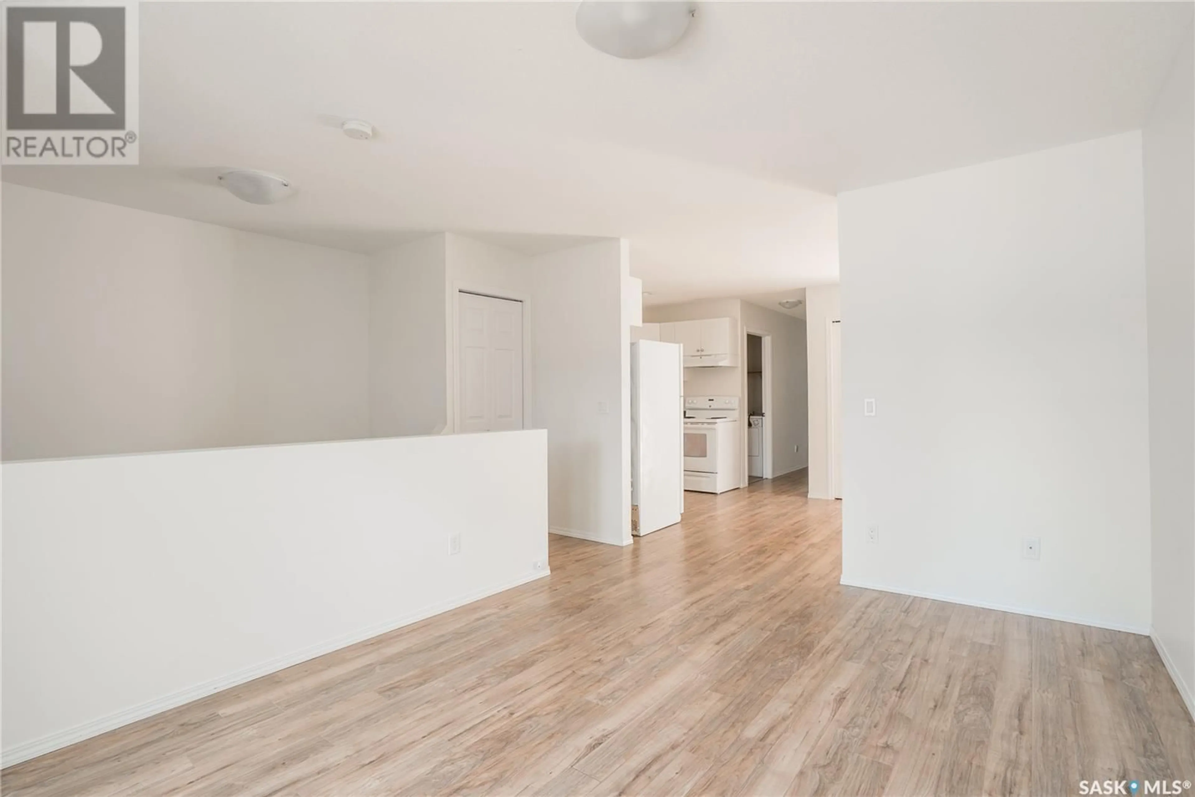 A pic of a room for 1528 H AVENUE, Saskatoon Saskatchewan S7L2E8