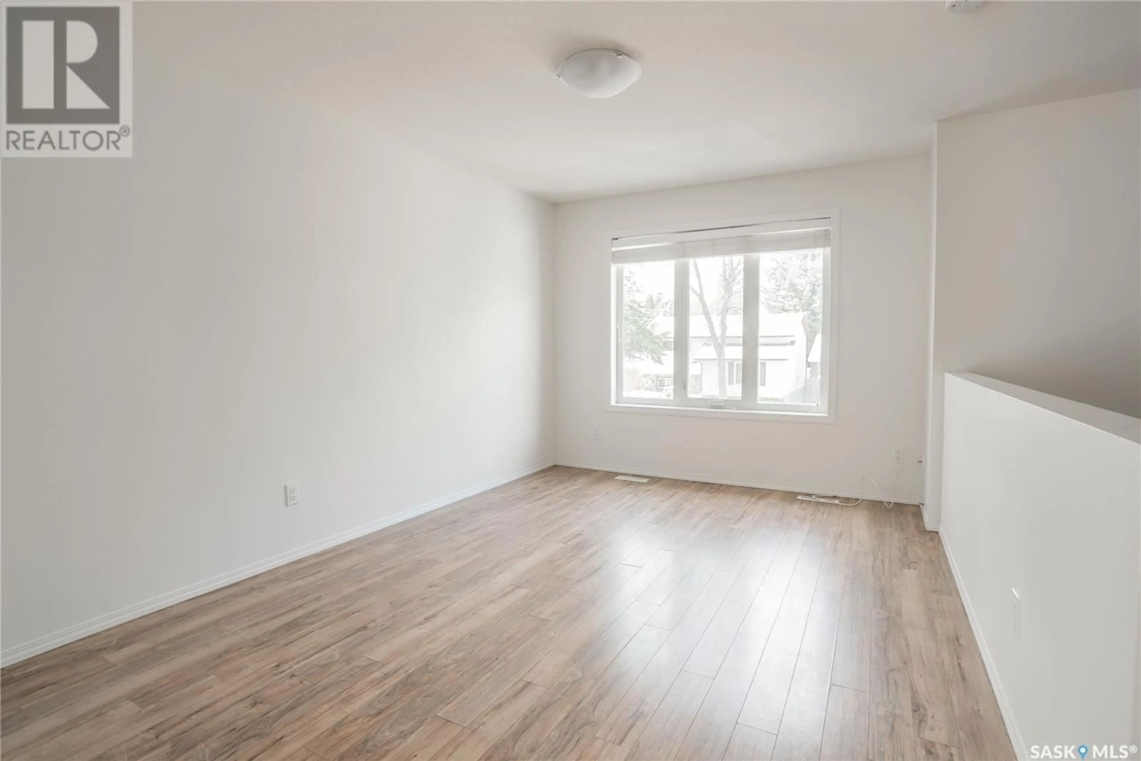 A pic of a room for 1528 H AVENUE, Saskatoon Saskatchewan S7L2E8