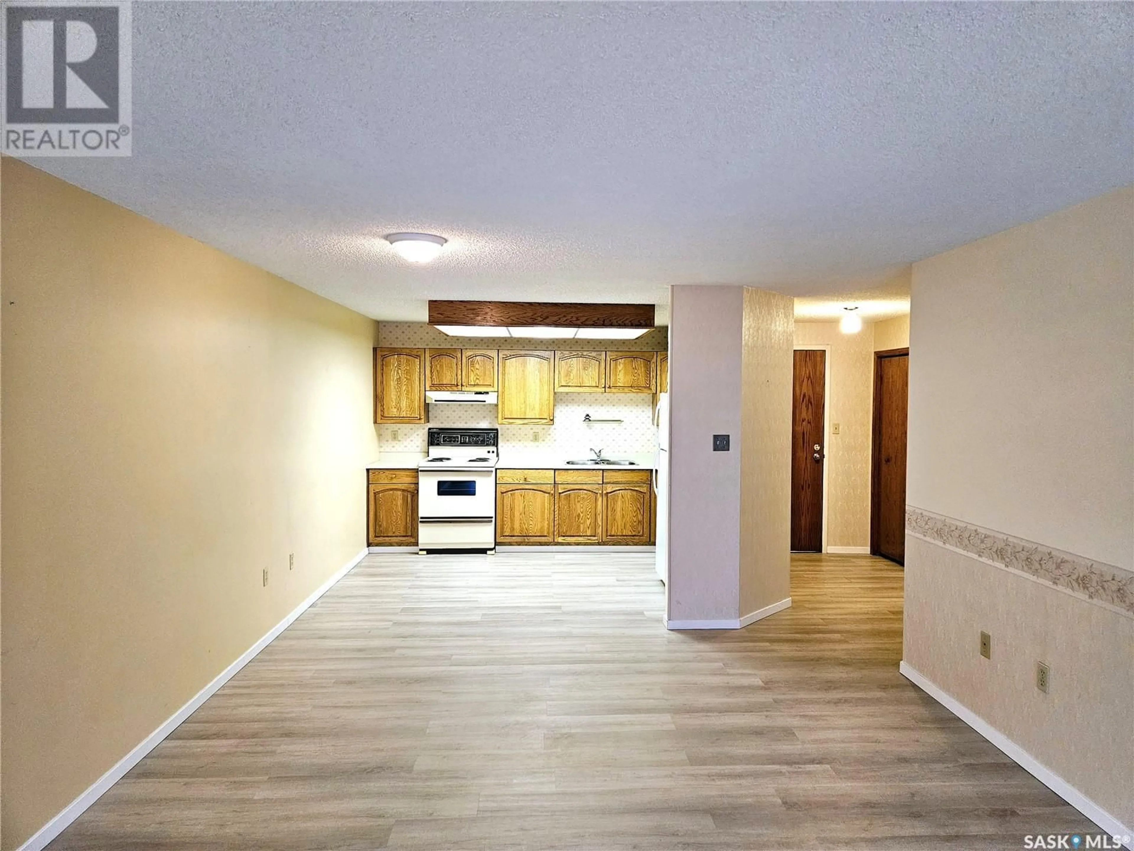 Open concept kitchen, wood/laminate floor for 204 - 520 3RD AVENUE, Saskatoon Saskatchewan S7K2J7