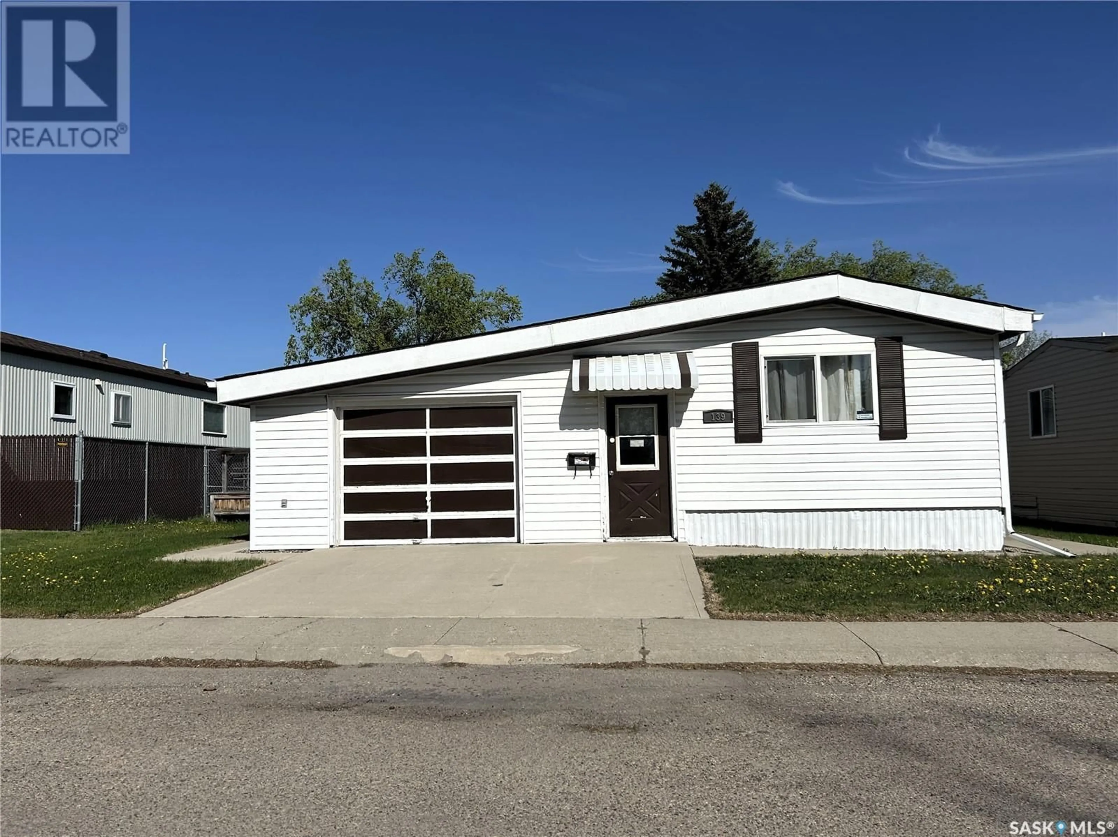 Home with vinyl exterior material, street for 139 LELAND TERRACE, Saskatoon Saskatchewan S7H5A1