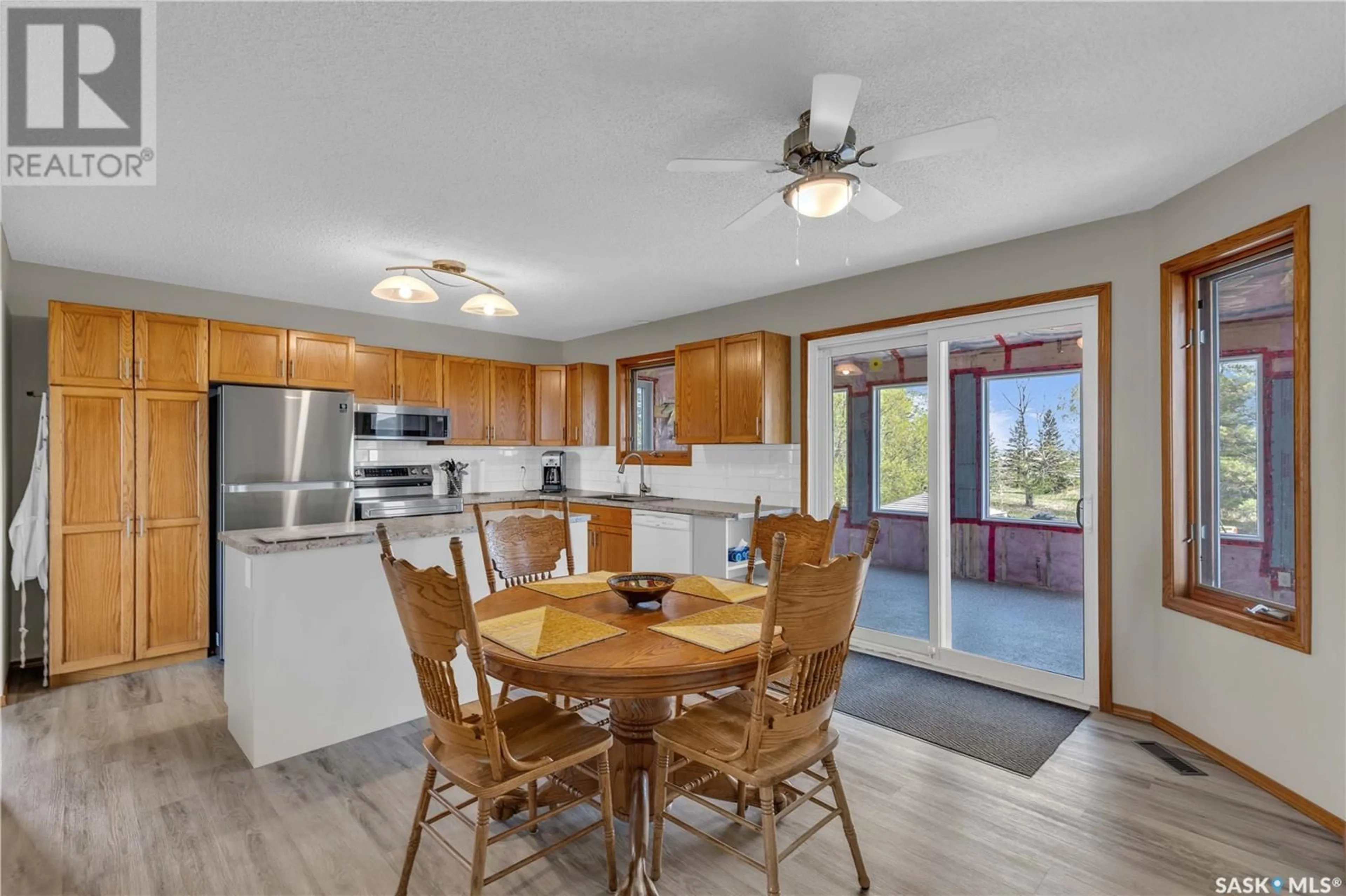 Open concept kitchen, unknown for GETSON ACREAGE, Corman Park Rm No. 344 Saskatchewan S7K3J8