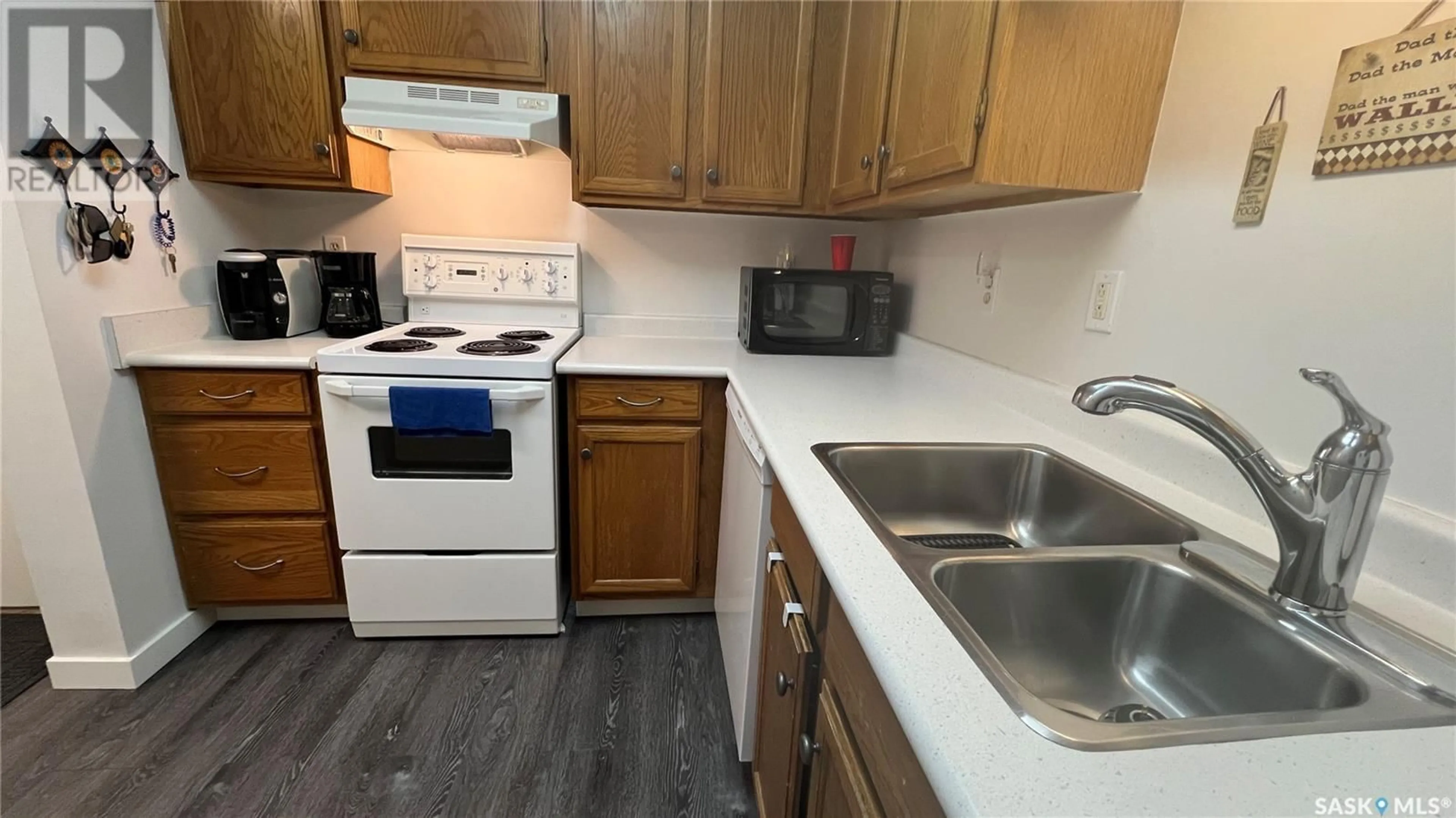 Standard kitchen, unknown for N - 201 431 4TH AVENUE, Saskatoon Saskatchewan S7K2M4