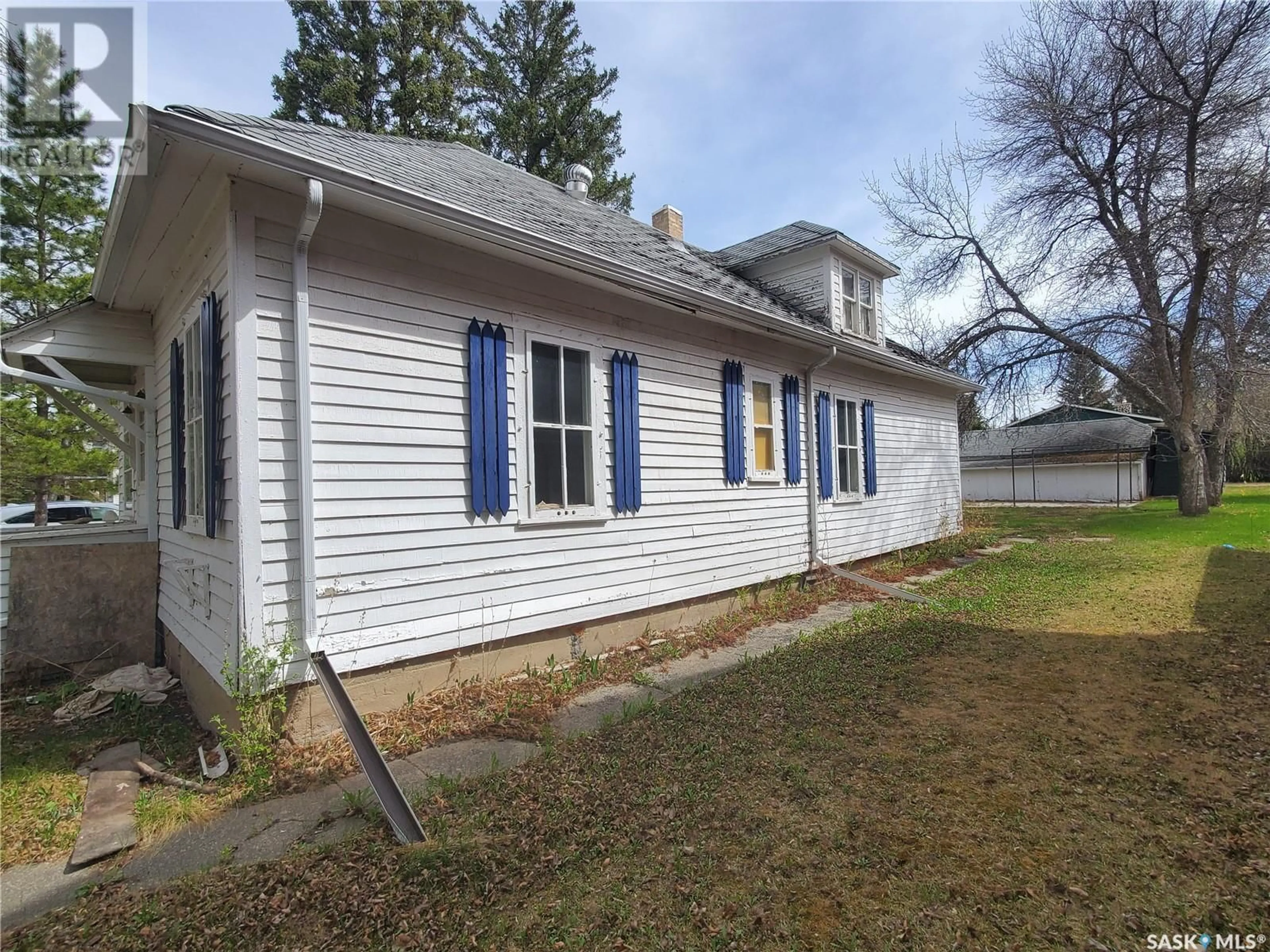 Home with vinyl exterior material, street for 146 WALL AVENUE, Kamsack Saskatchewan S0A1S0