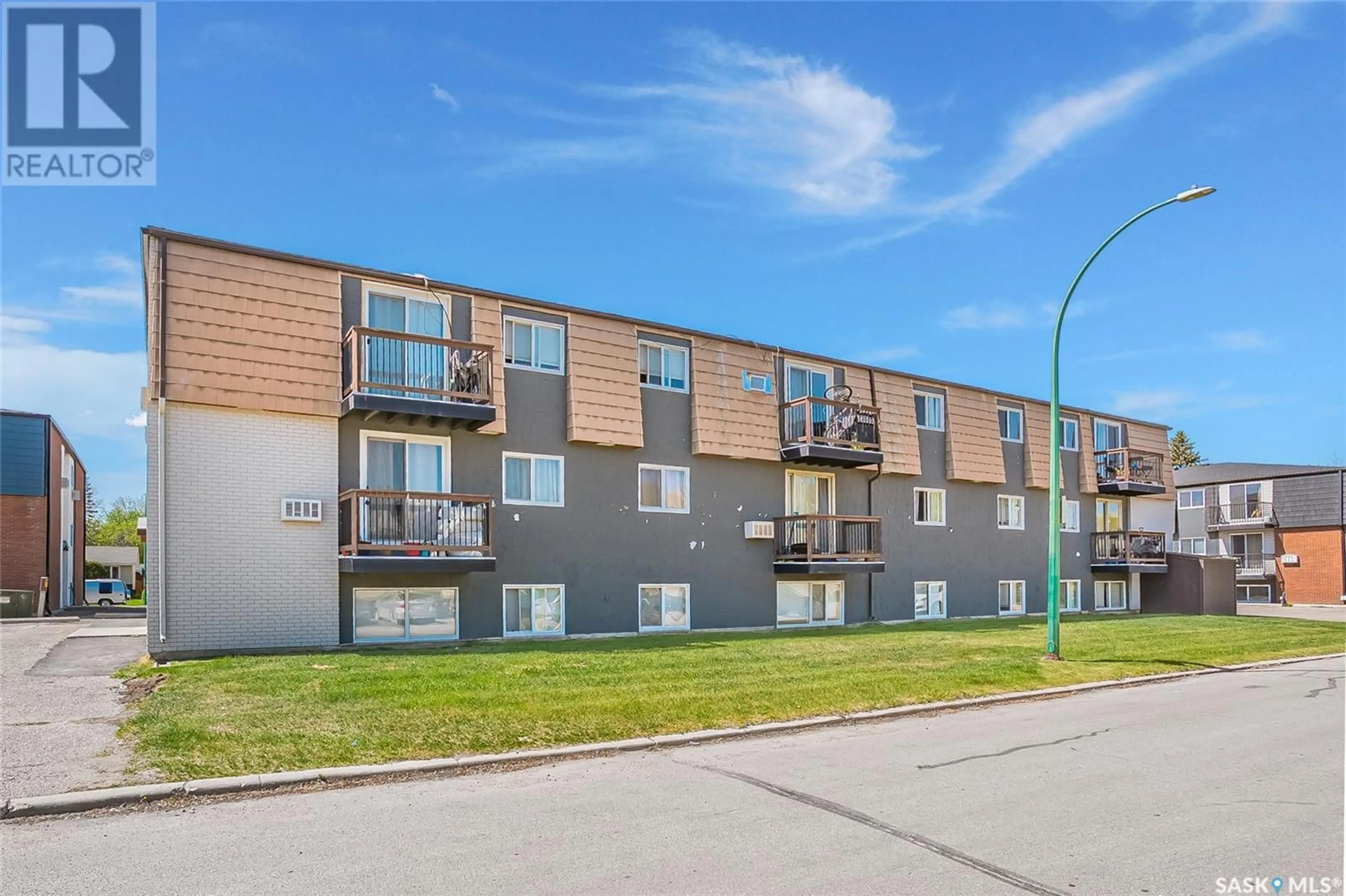 Patio, building for 7 116 ACADIA COURT, Saskatoon Saskatchewan S7H4T7