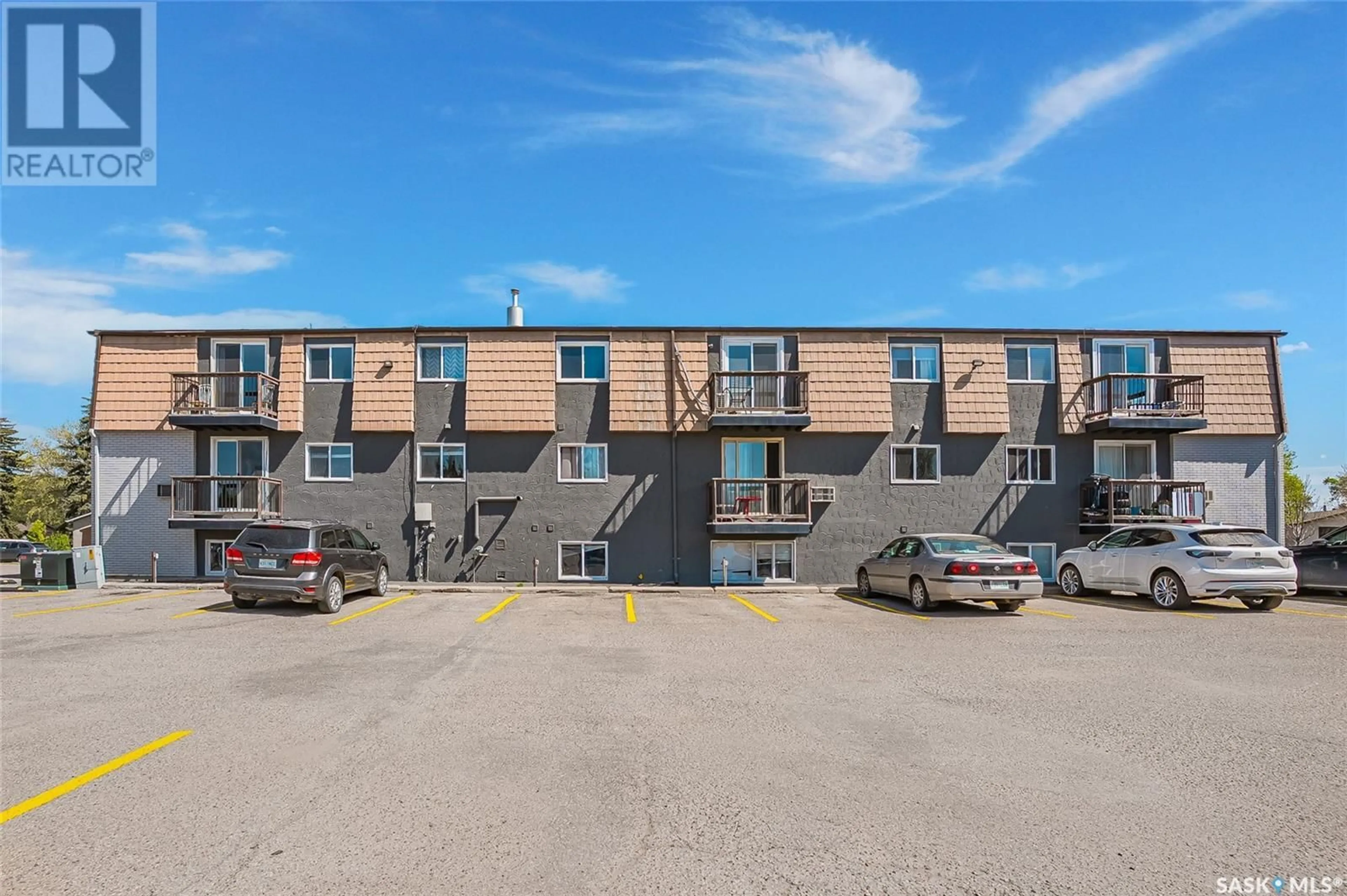 Patio, building for 7 116 ACADIA COURT, Saskatoon Saskatchewan S7H4T7