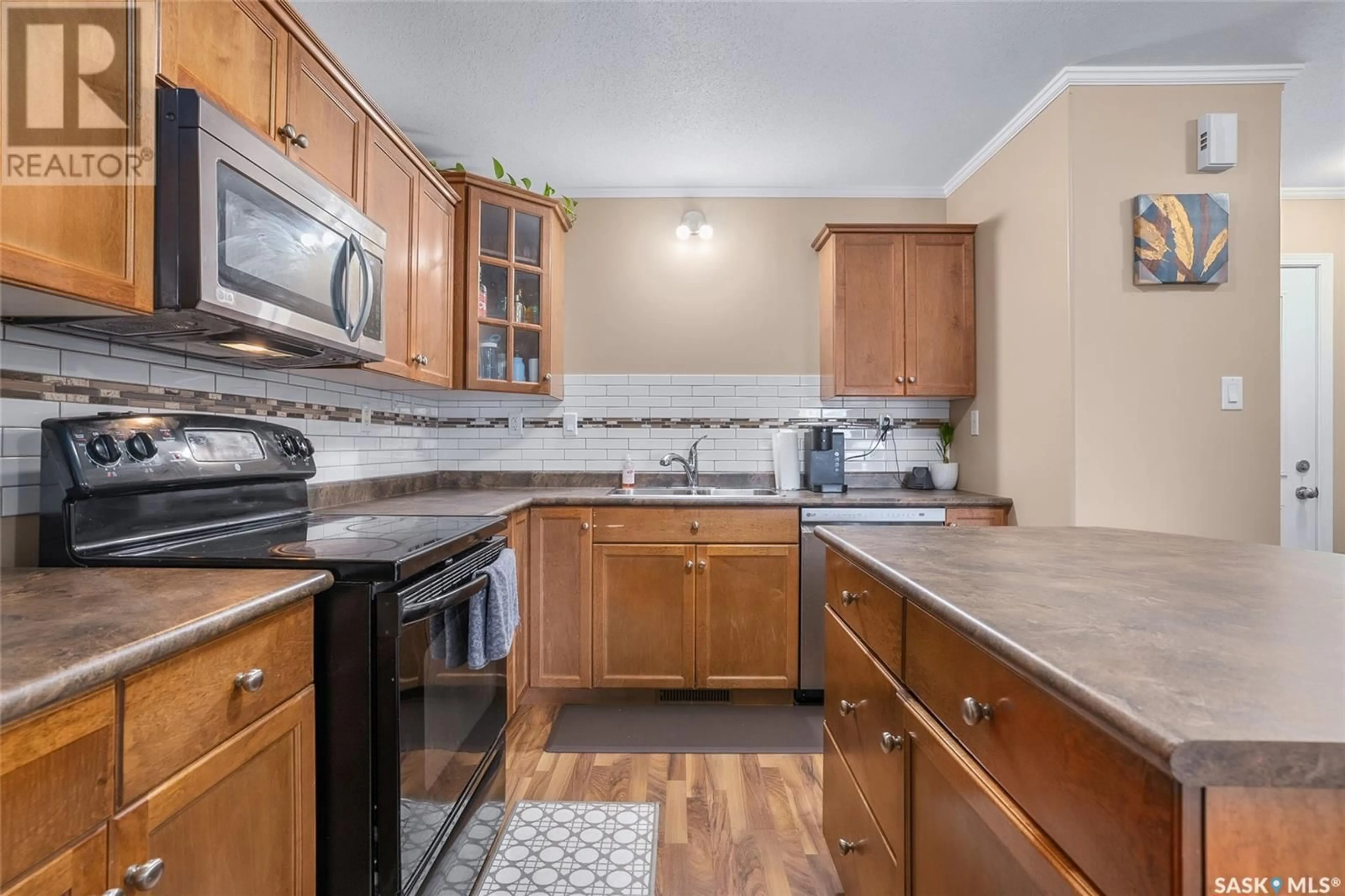 Standard kitchen, ceramic/tile floor for 715 - 1301 HART ROAD, Saskatoon Saskatchewan S7M3Y9