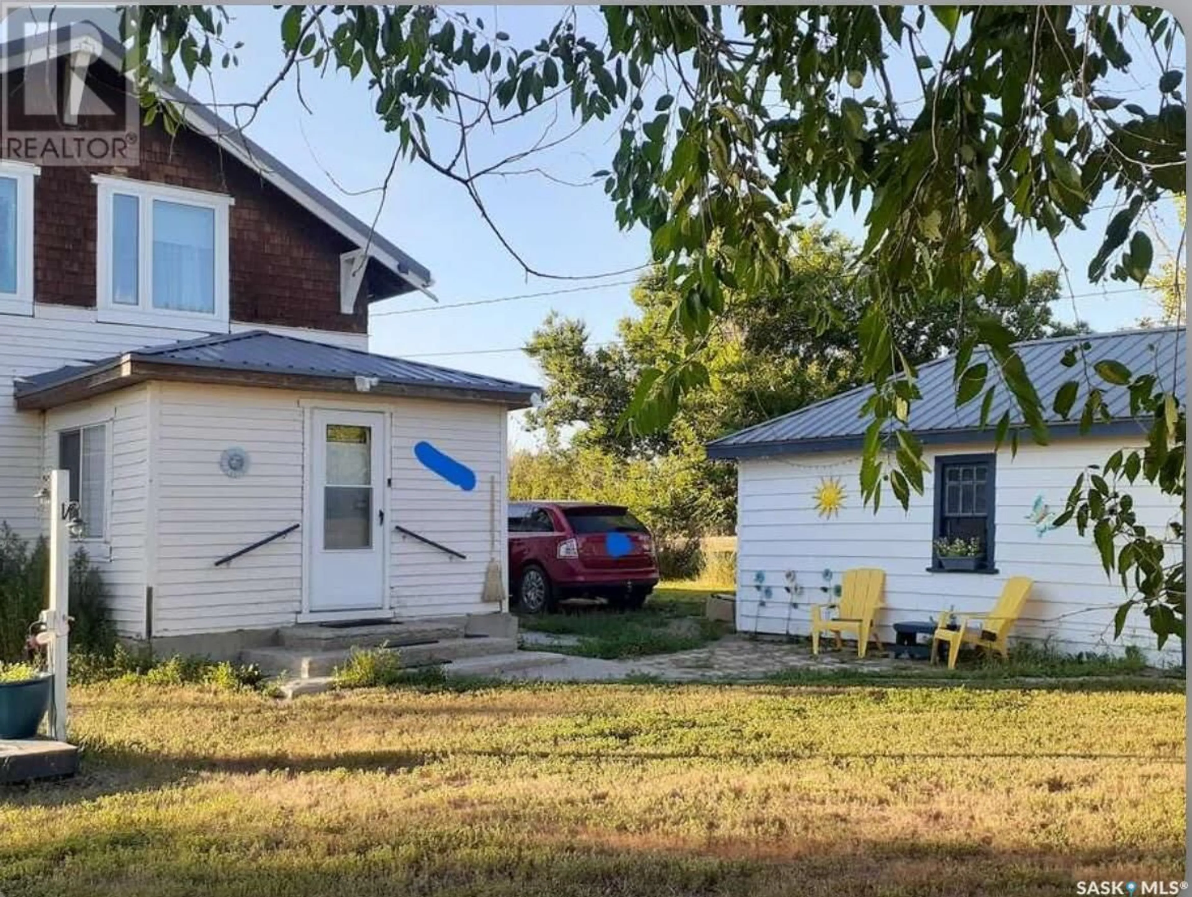 A pic from outside/outdoor area/front of a property/back of a property/a pic from drone, street for 132 RAILWAY AVENUE, Consul Saskatchewan S0N0P0