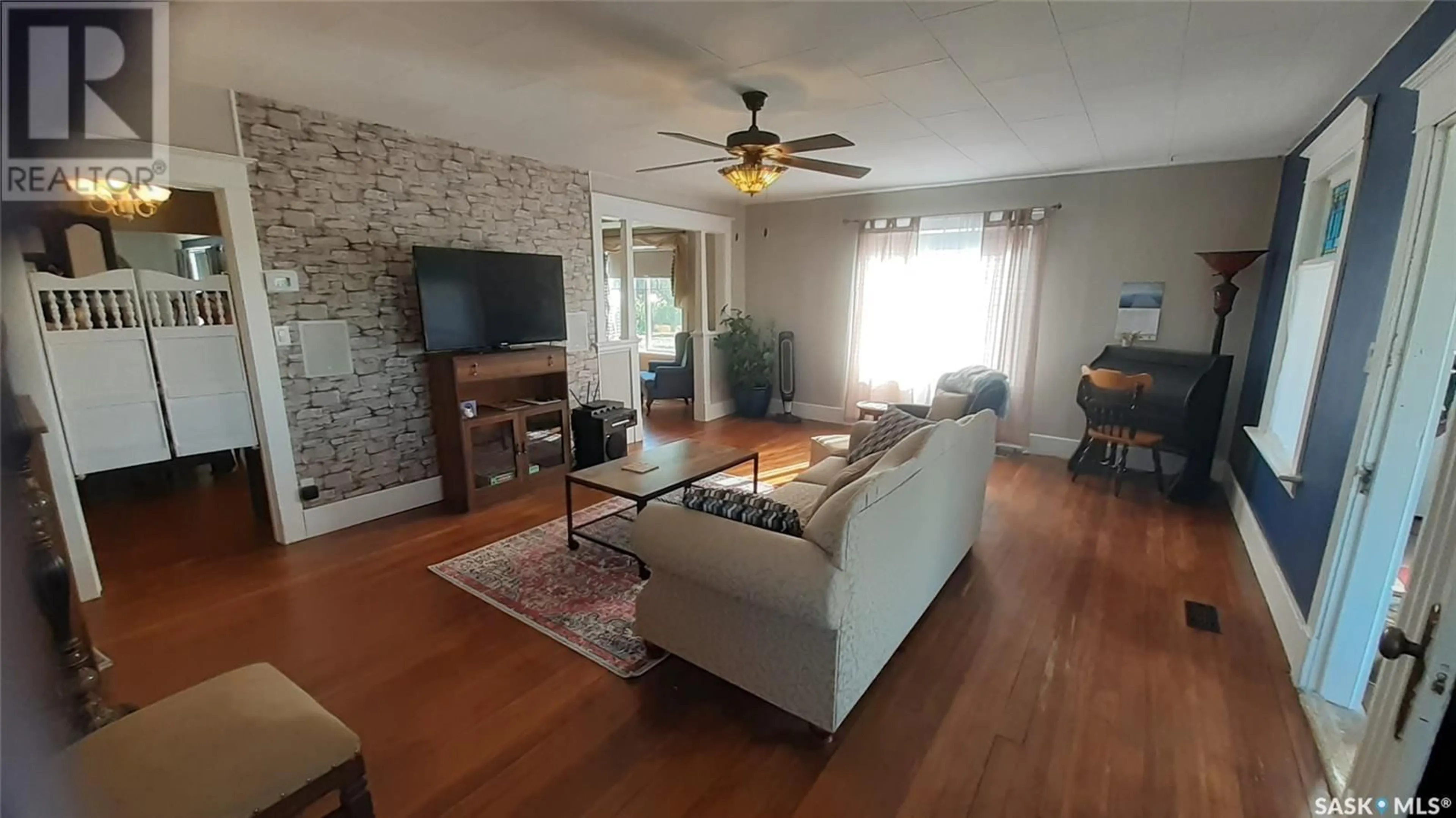 Living room with furniture, wood/laminate floor for 132 RAILWAY AVENUE, Consul Saskatchewan S0N0P0