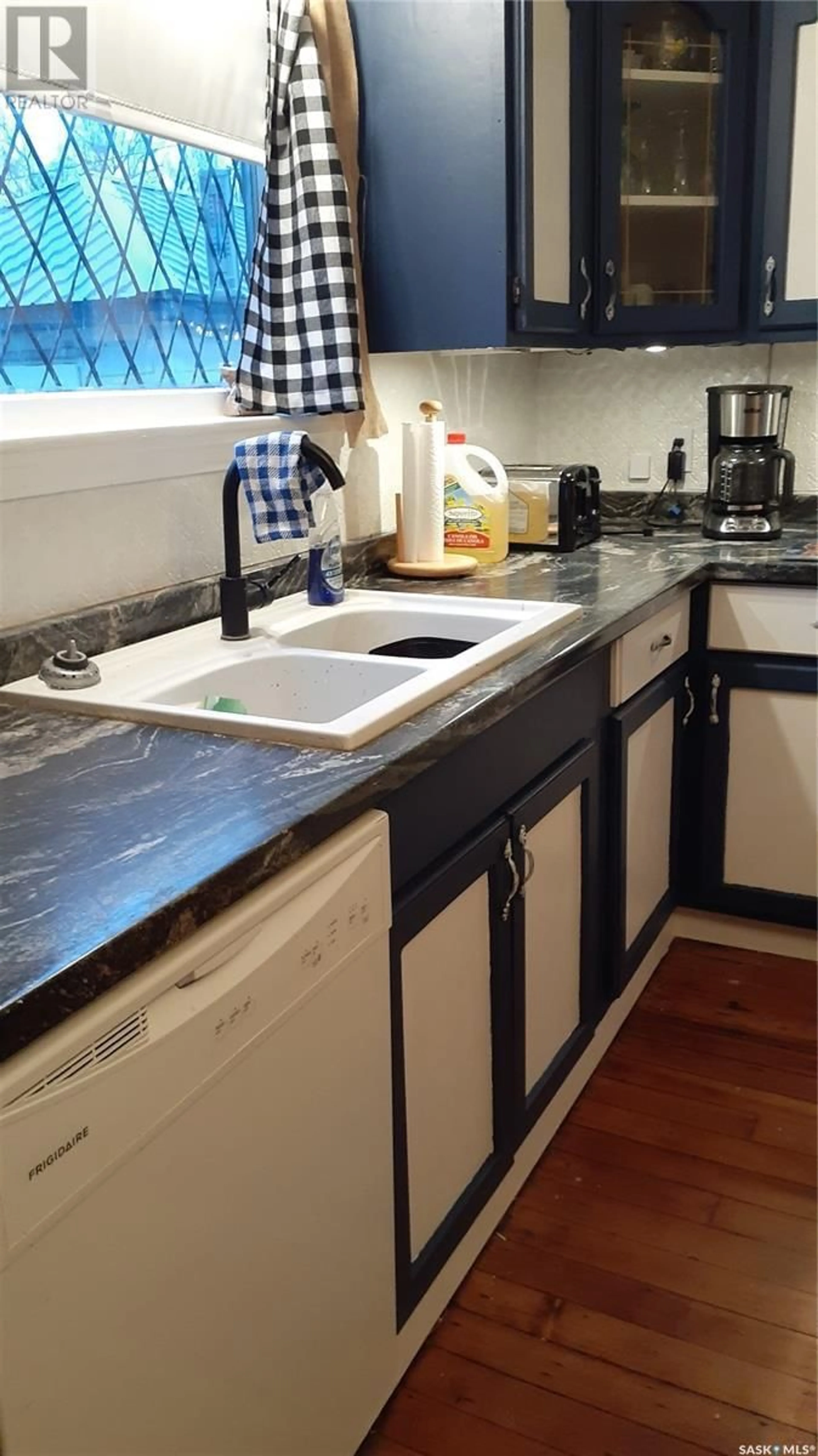 Standard kitchen, unknown for 132 RAILWAY AVENUE, Consul Saskatchewan S0N0P0