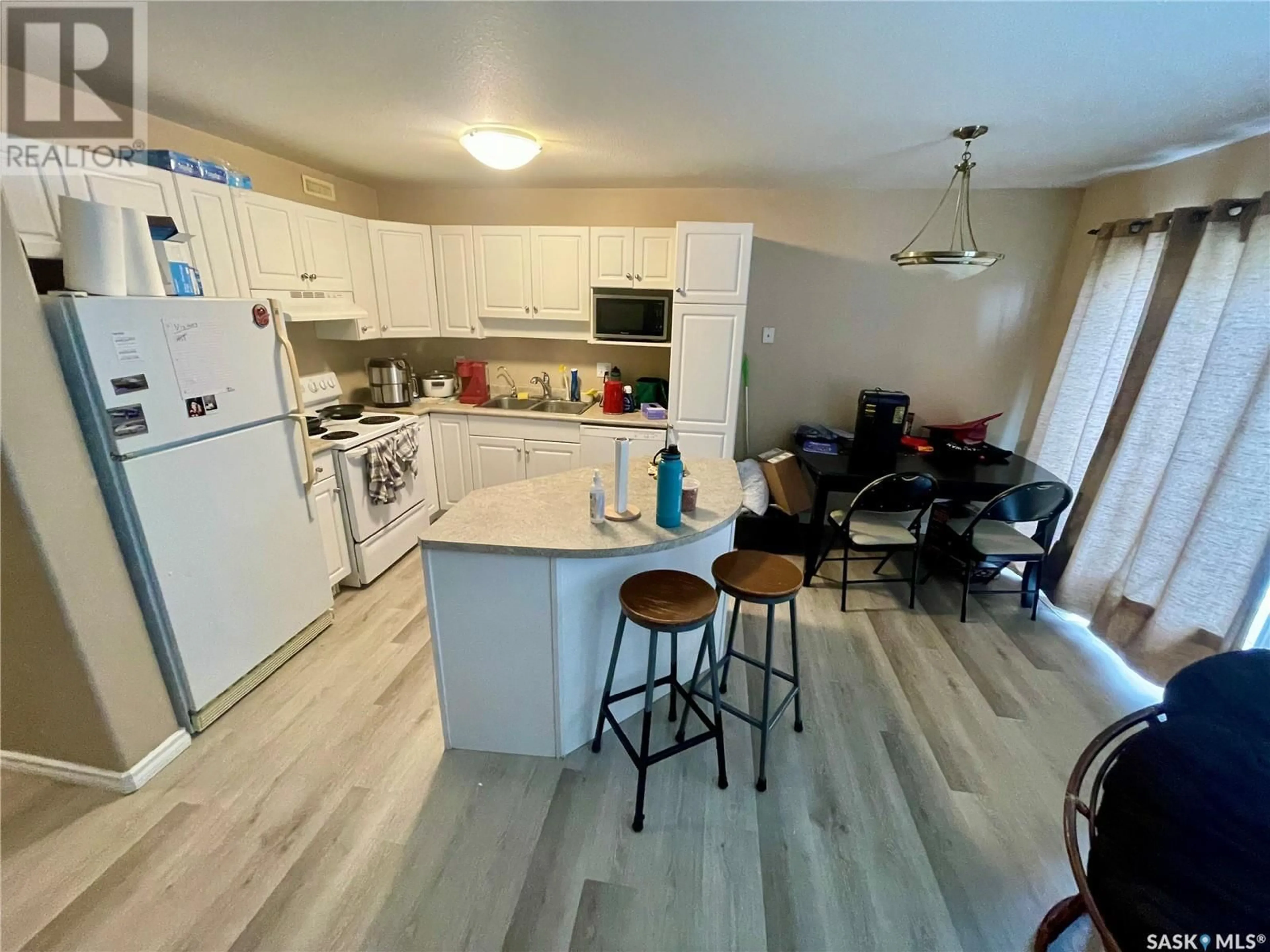 Open concept kitchen, unknown for 46 127 BANYAN CRESCENT, Saskatoon Saskatchewan S7V0G5