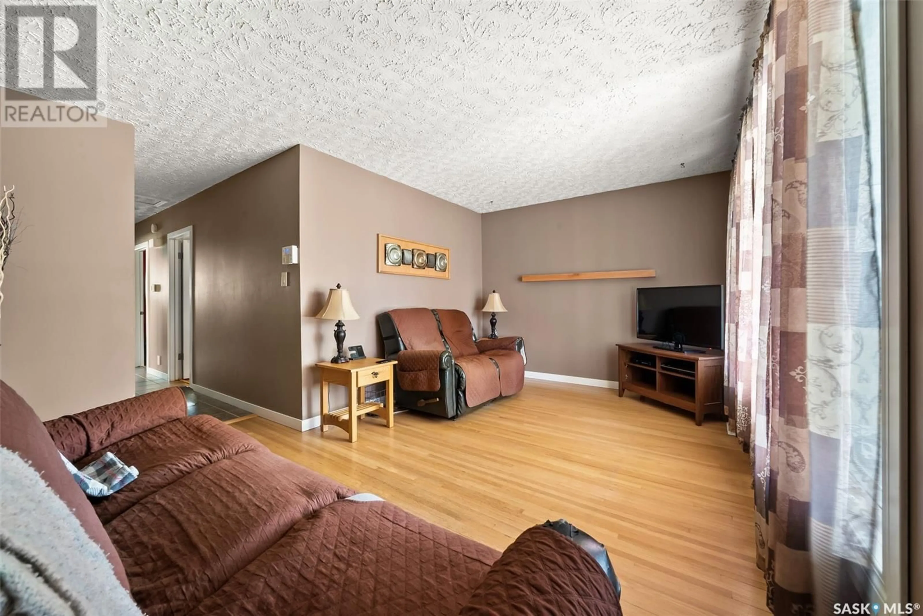 Living room with furniture, unknown for 2075 QUEEN STREET, Regina Saskatchewan S4T4C2