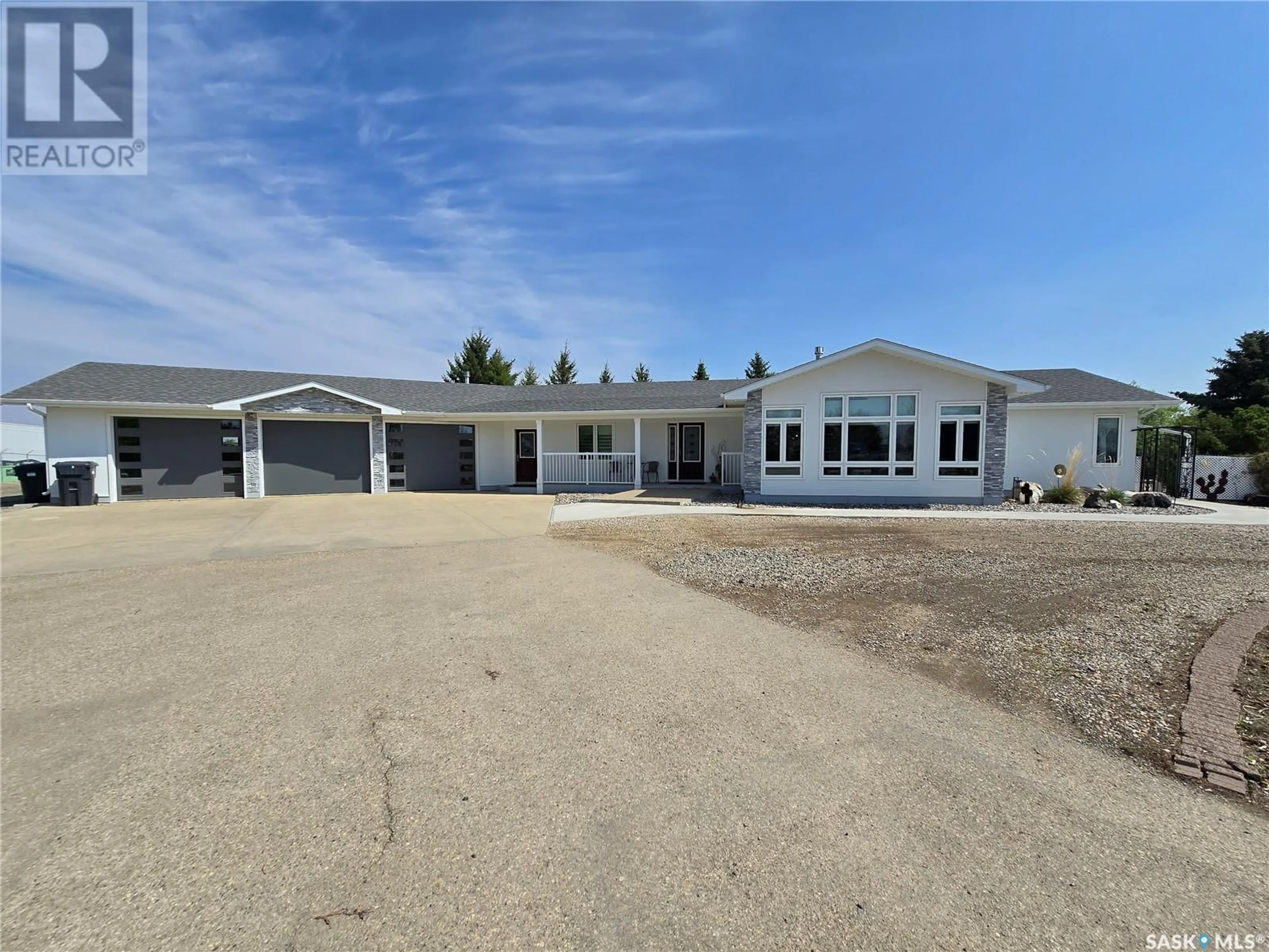 A pic from outside/outdoor area/front of a property/back of a property/a pic from drone, building for 915 COTEAU AVENUE, Weyburn Saskatchewan S4H2T9