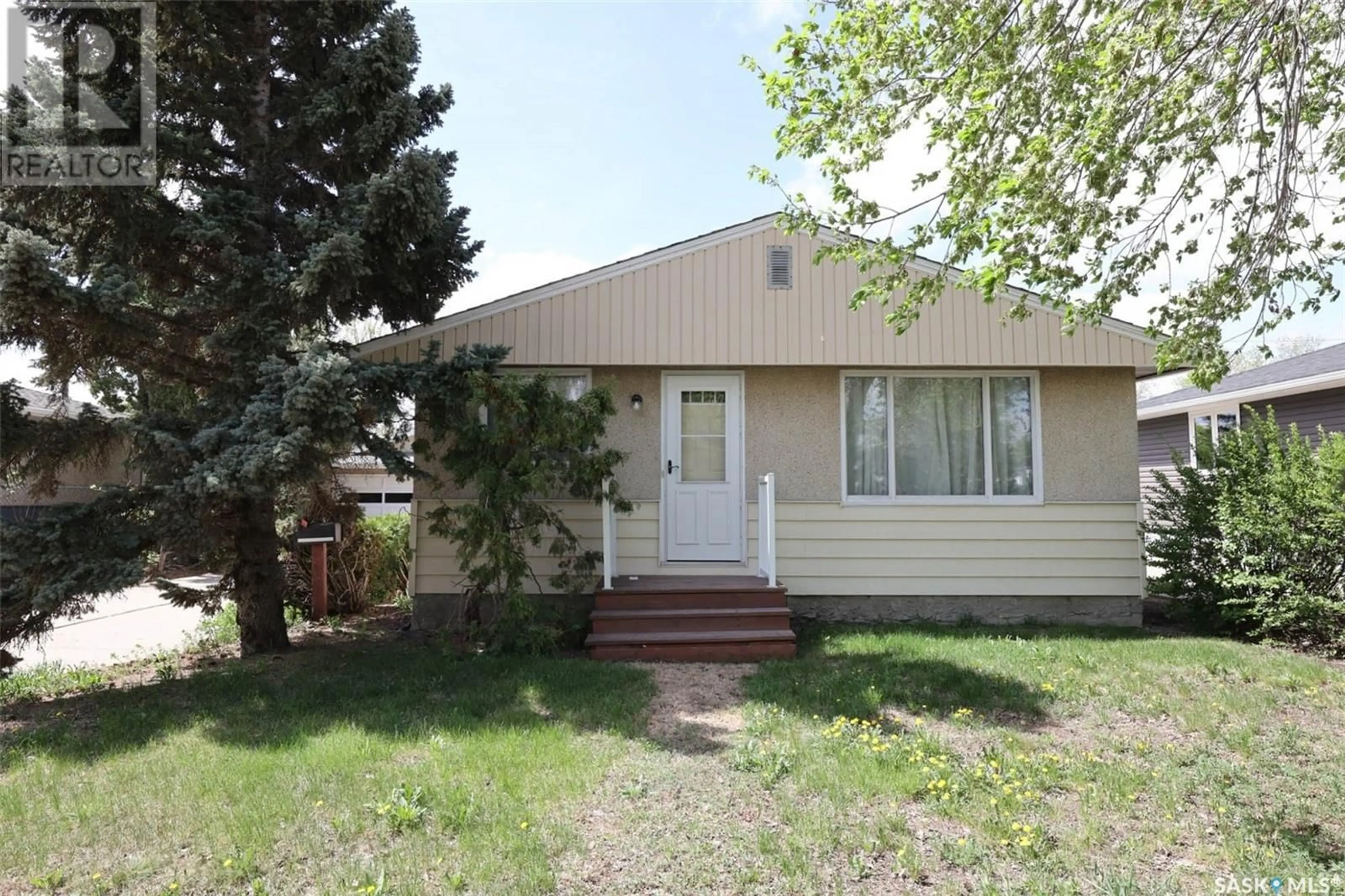 Home with vinyl exterior material, street for 3105 AVONHURST DRIVE, Regina Saskatchewan S4R3J6