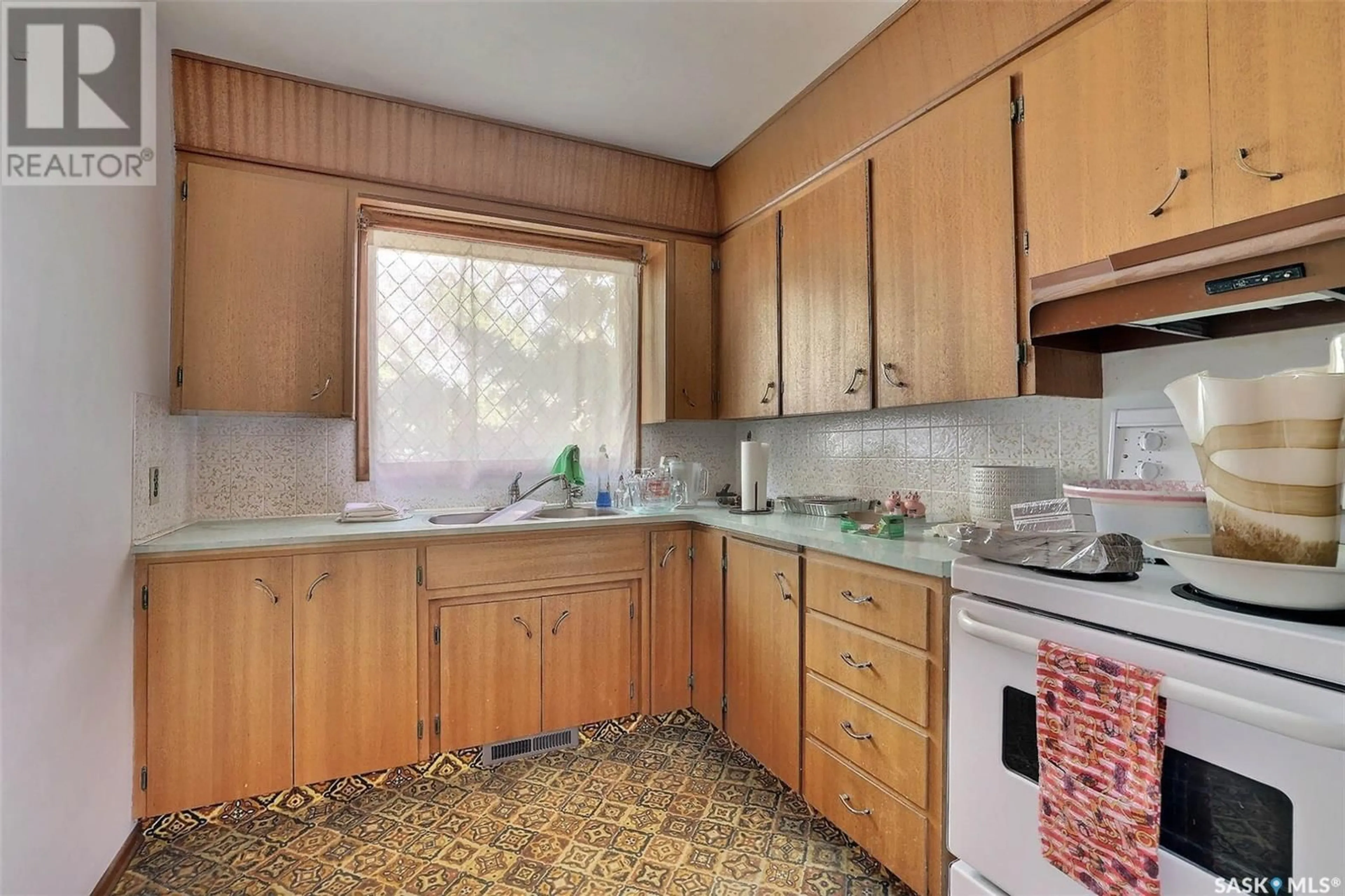 Standard kitchen, unknown for 3105 AVONHURST DRIVE, Regina Saskatchewan S4R3J6