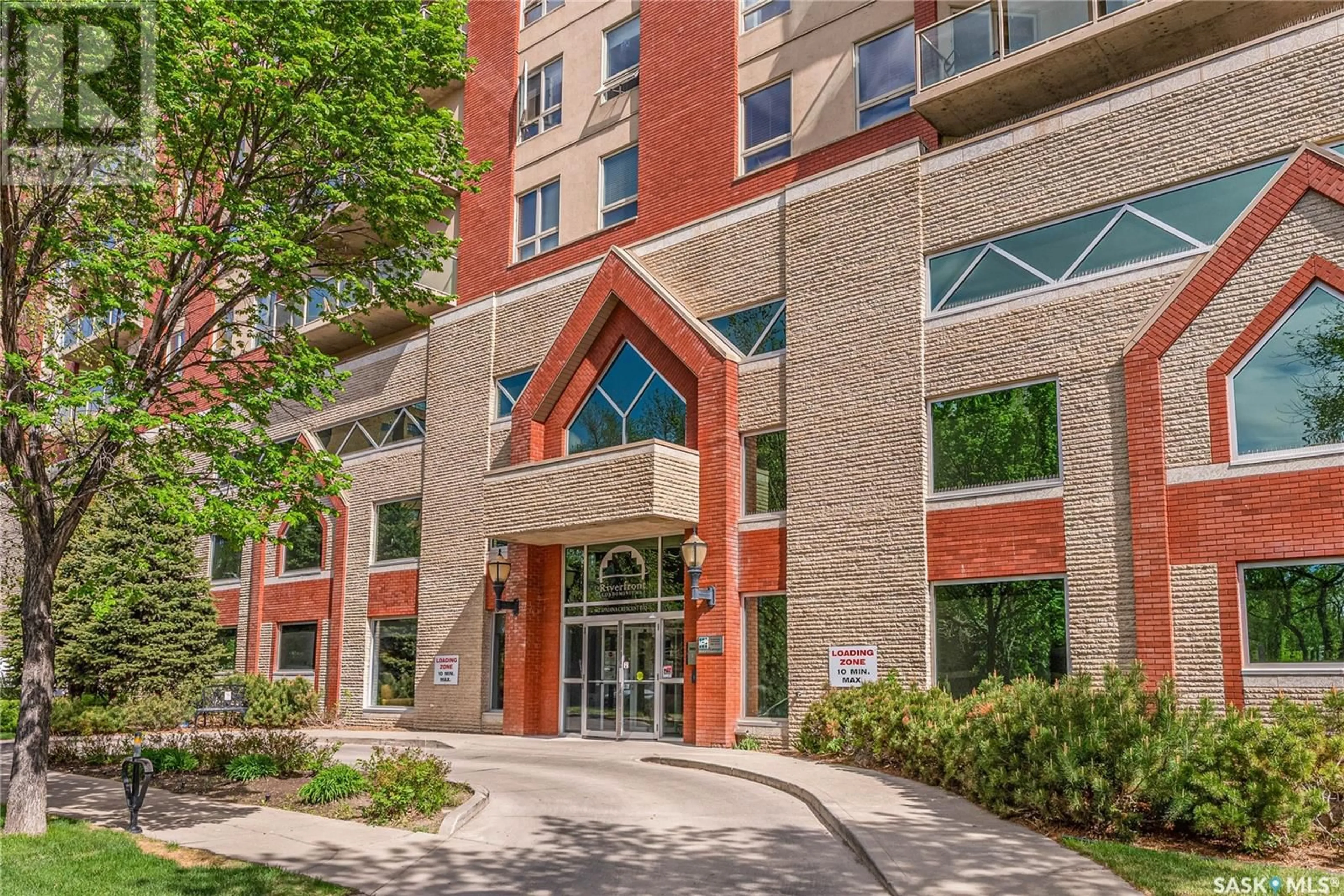 Indoor foyer for 902 - 804 SPADINA CRESCENT, Saskatoon Saskatchewan S7K0G8