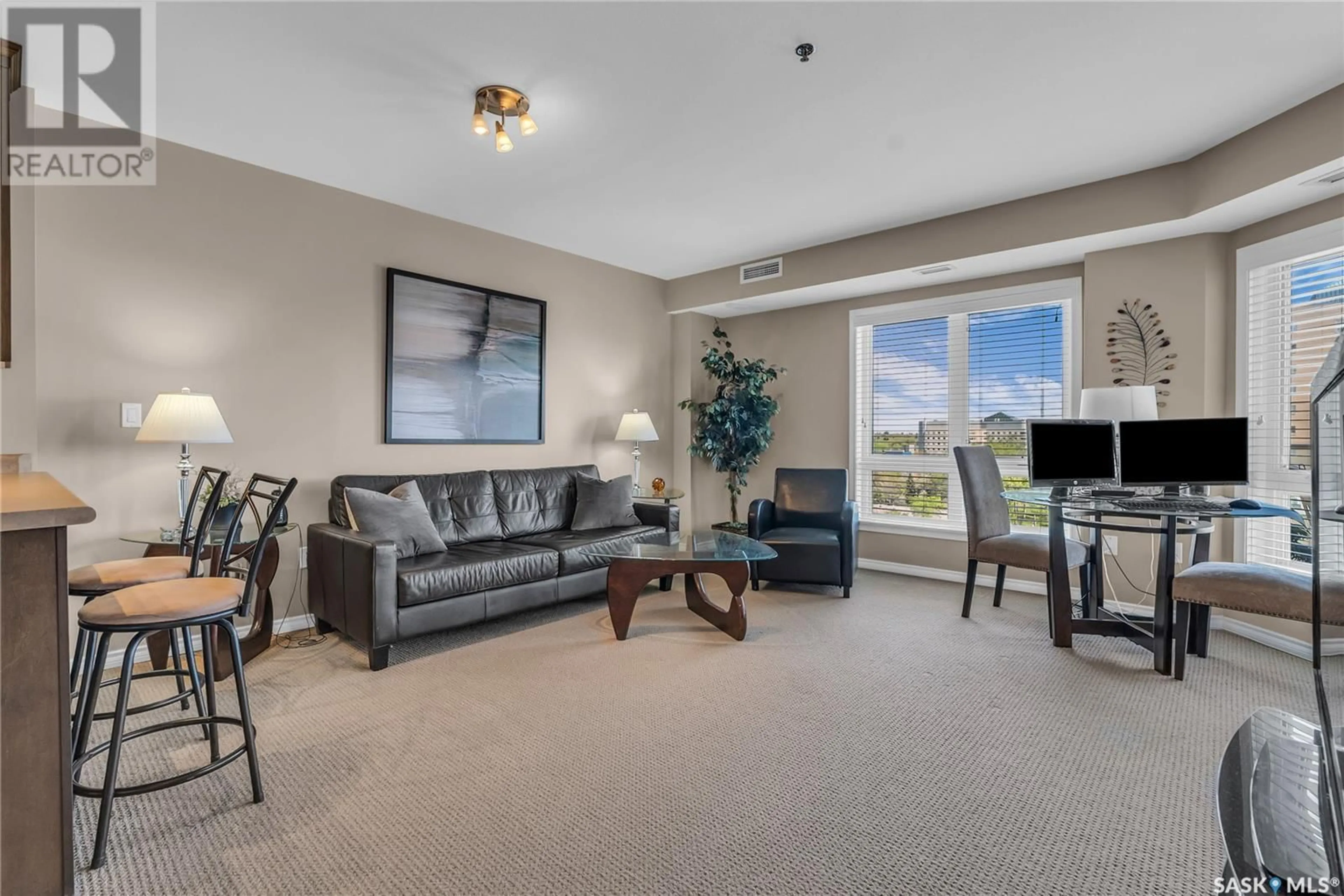 Living room with furniture, carpet floor for 902 - 804 SPADINA CRESCENT, Saskatoon Saskatchewan S7K0G8
