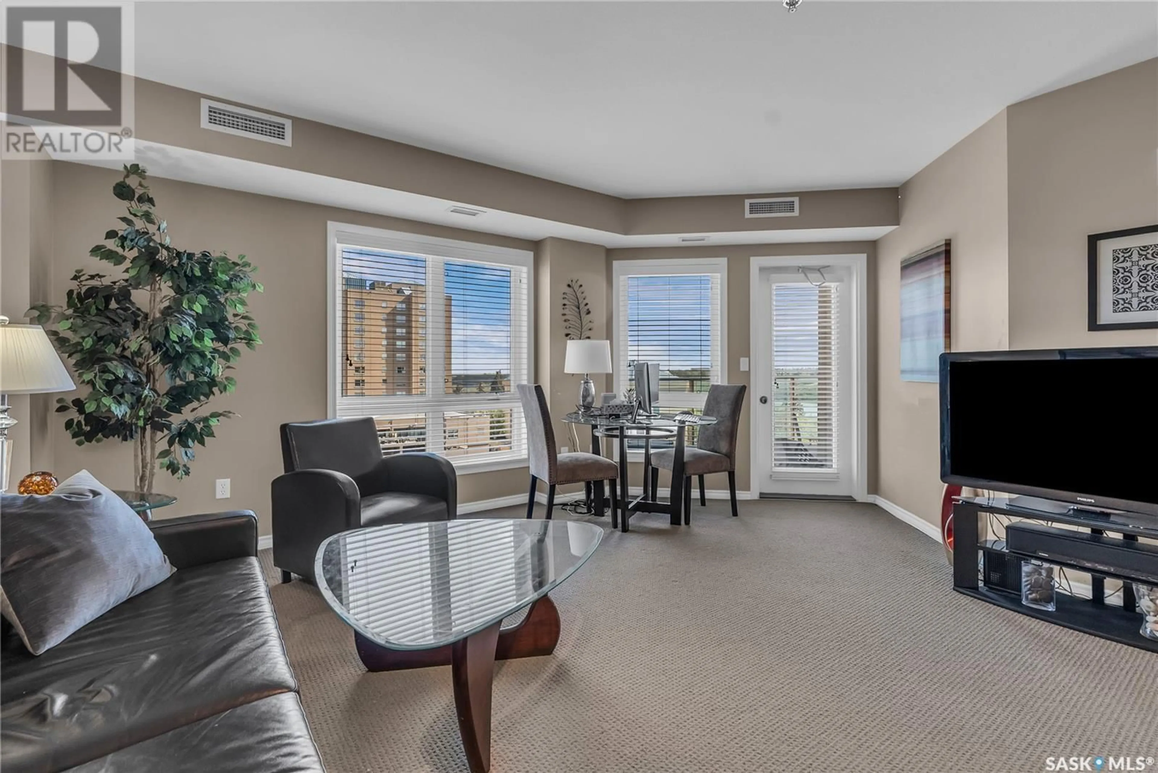 Living room with furniture, unknown for 902 - 804 SPADINA CRESCENT, Saskatoon Saskatchewan S7K0G8