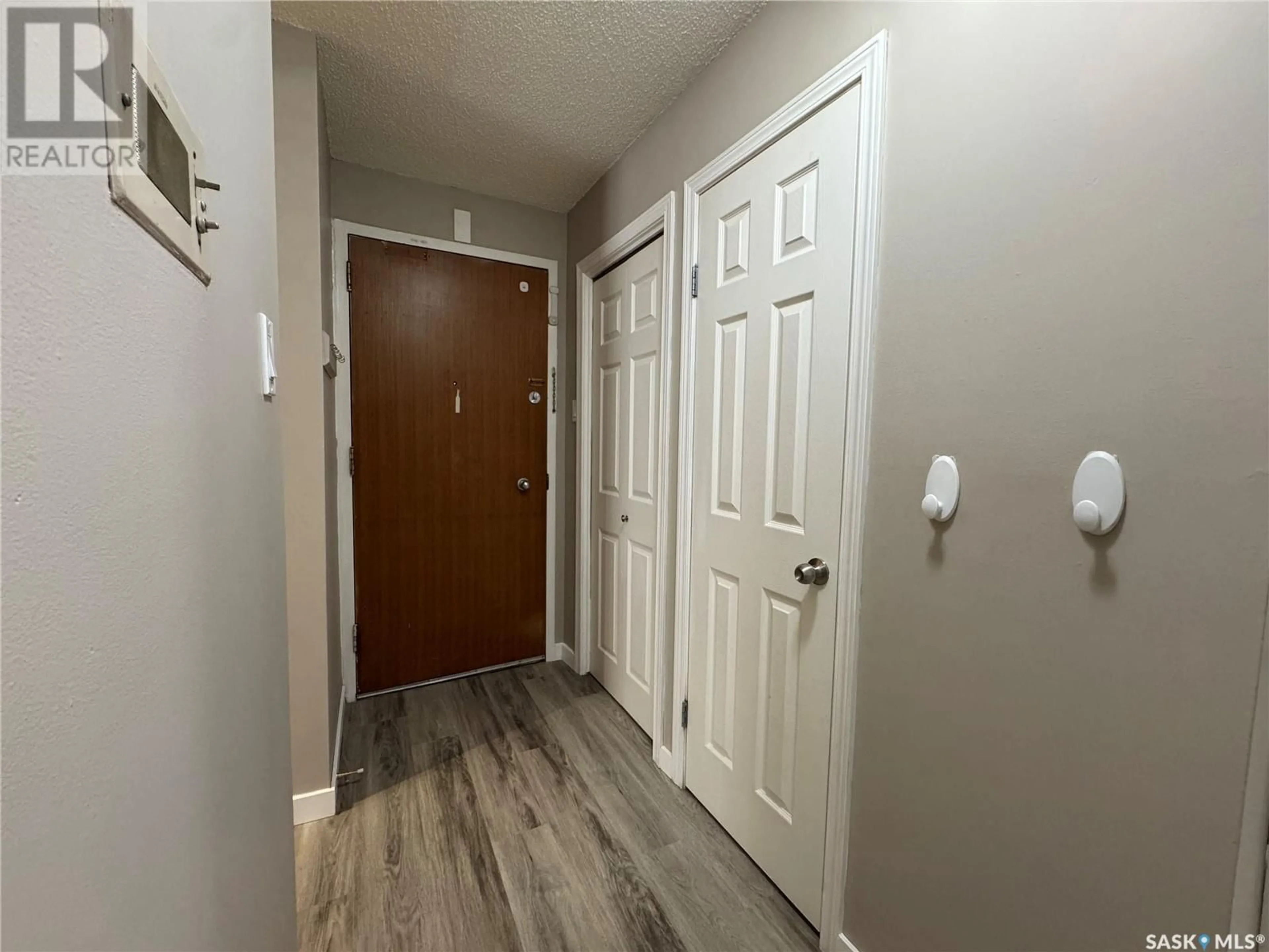 Indoor entryway for 8 2 SUMMERS PLACE, Saskatoon Saskatchewan S7H3W4