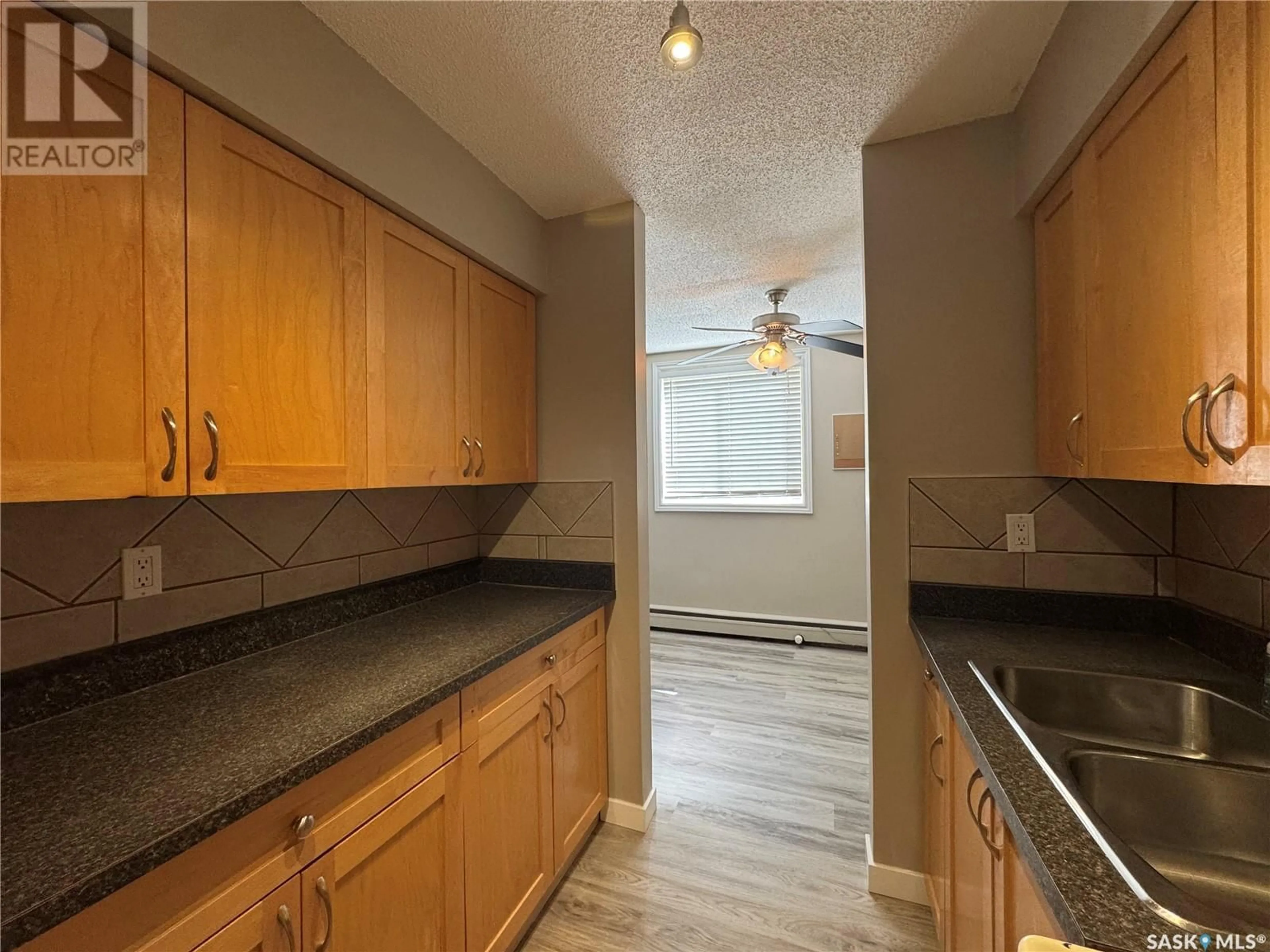 Standard kitchen, unknown for 8 2 SUMMERS PLACE, Saskatoon Saskatchewan S7H3W4