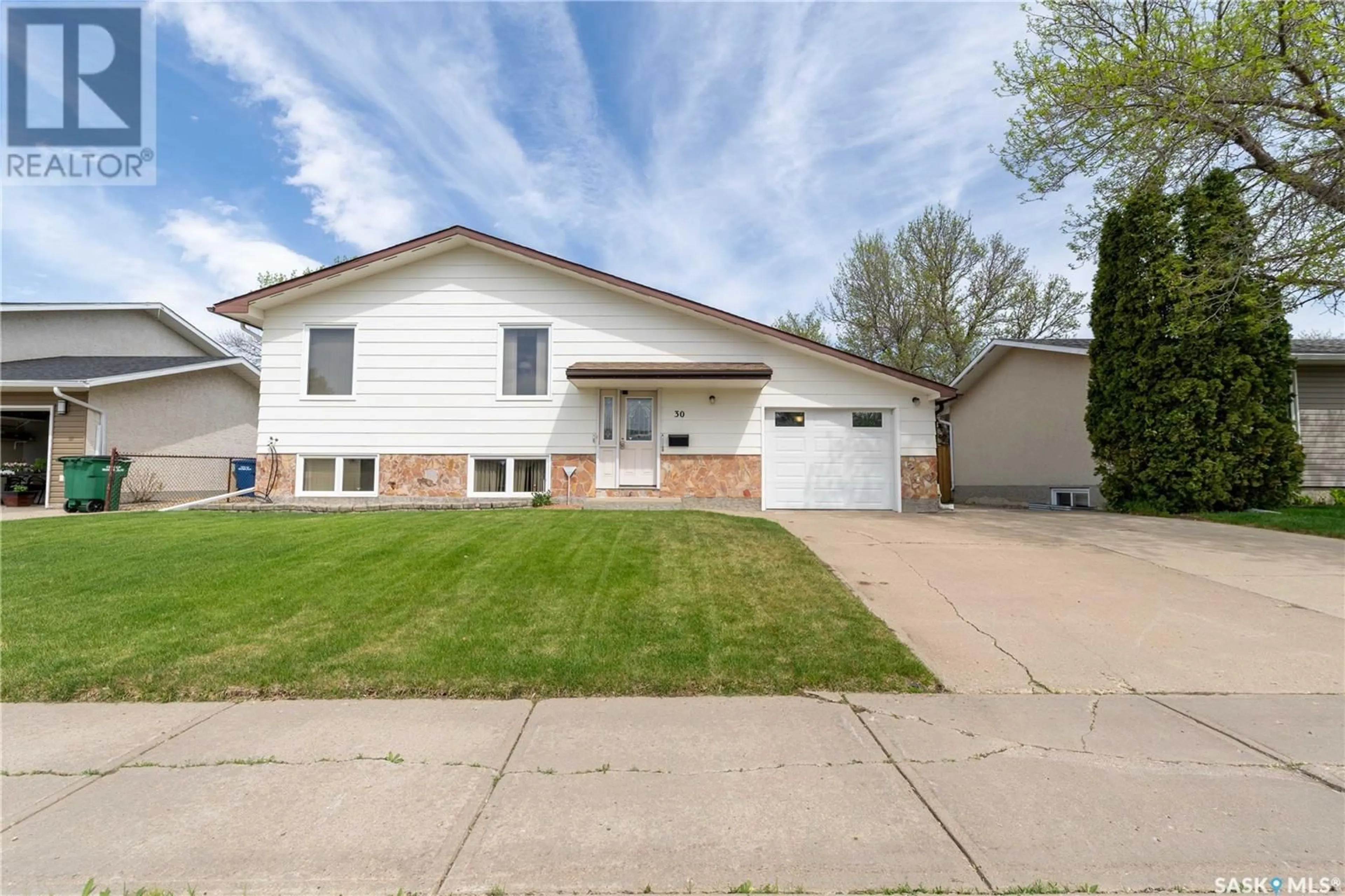 Home with vinyl exterior material, street for 30 DAISY CRESCENT, Moose Jaw Saskatchewan S6J1C3