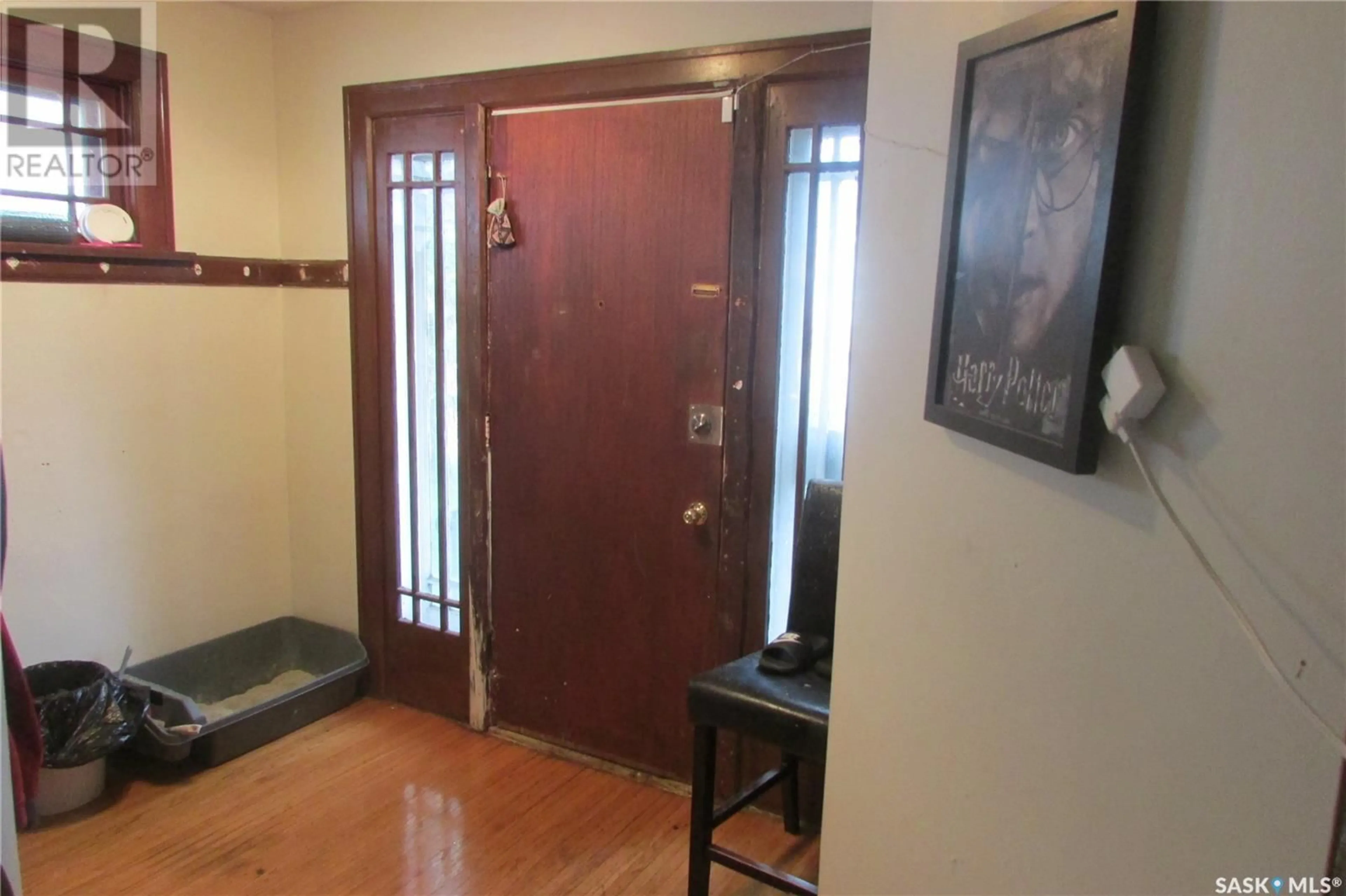 Indoor entryway for 1238 ELPHINSTONE STREET, Regina Saskatchewan S4T3M3