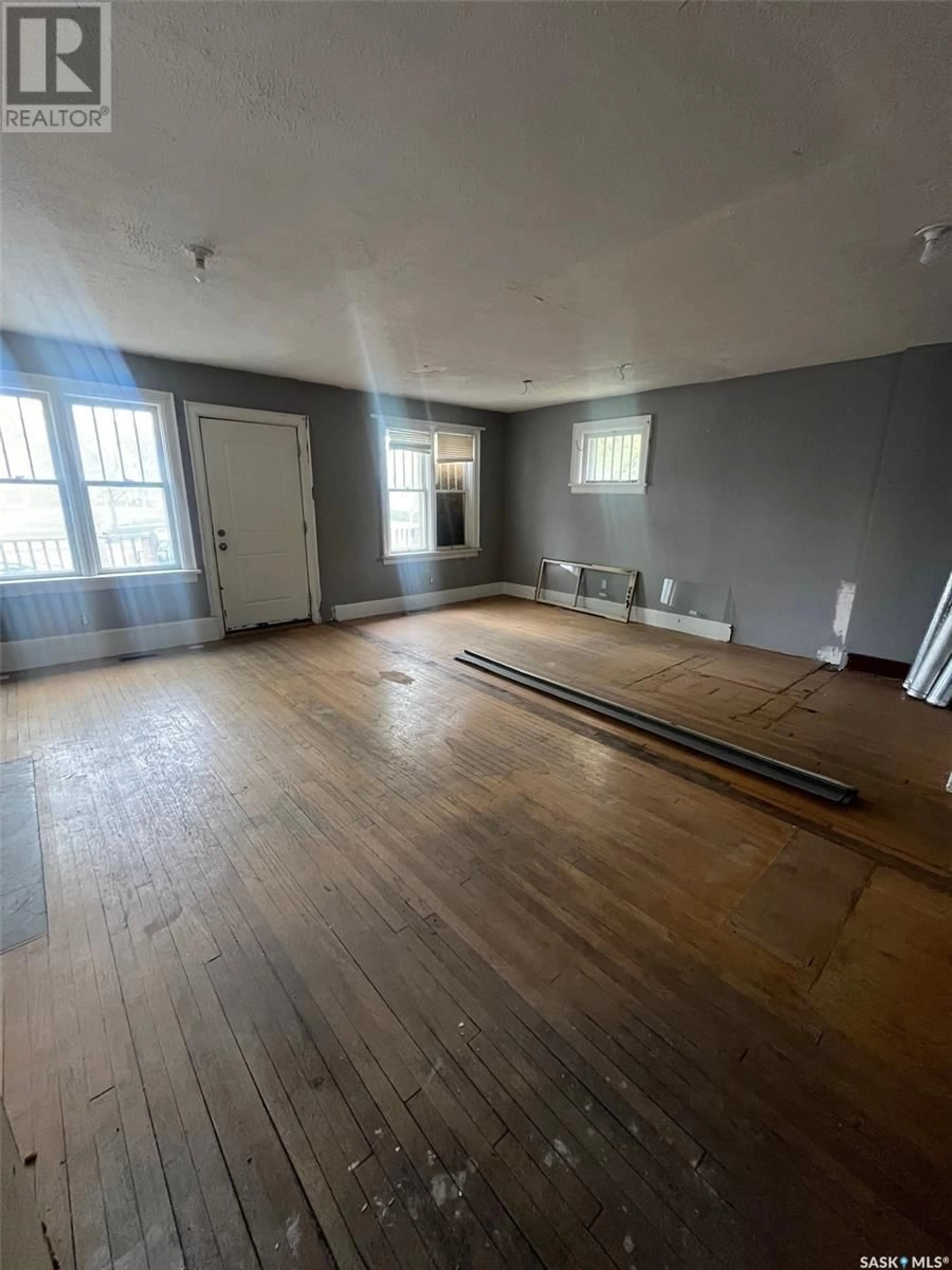 A pic of a room for 1234 VICTORIA AVENUE, Regina Saskatchewan S4P0N9