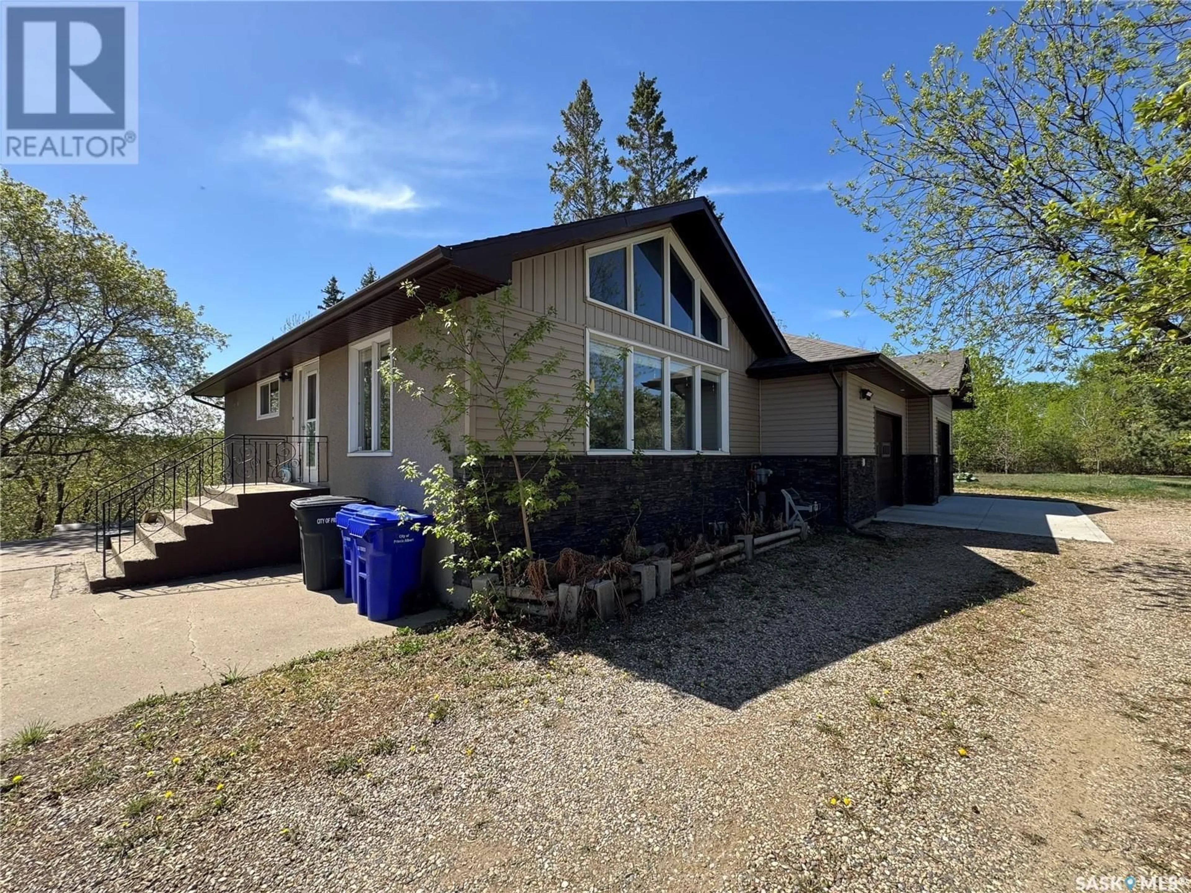 Home with vinyl exterior material, unknown for 2050 RIVERSIDE DRIVE, Prince Albert Saskatchewan S6V5R3