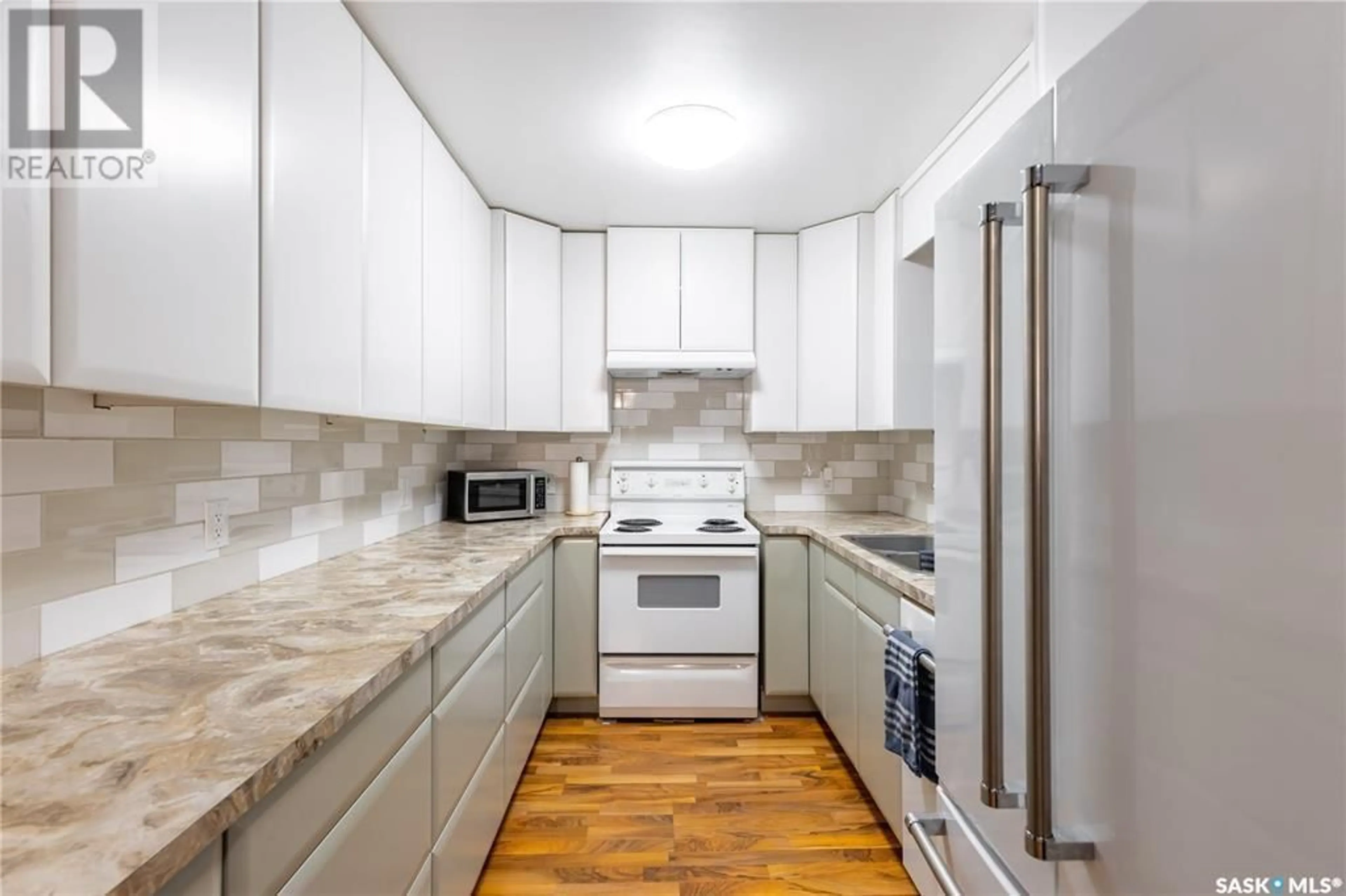 Standard kitchen, unknown for 2050 RIVERSIDE DRIVE, Prince Albert Saskatchewan S6V5R3
