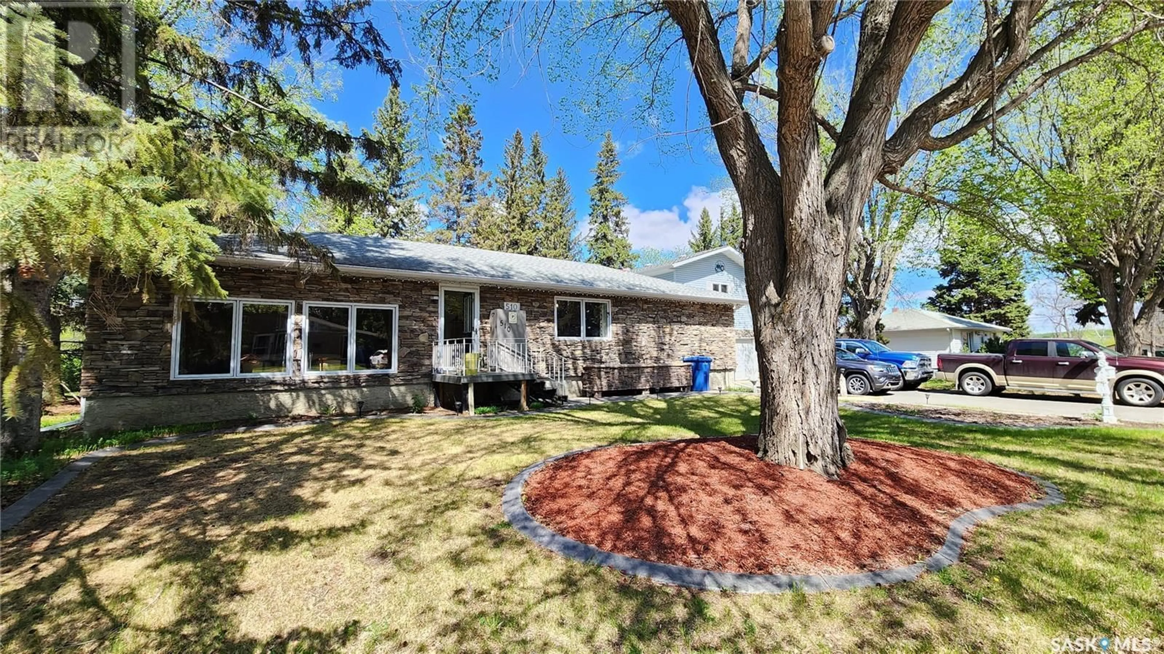 Home with vinyl exterior material, unknown for 510 11TH AVENUE, North Battleford Saskatchewan S9A2S6