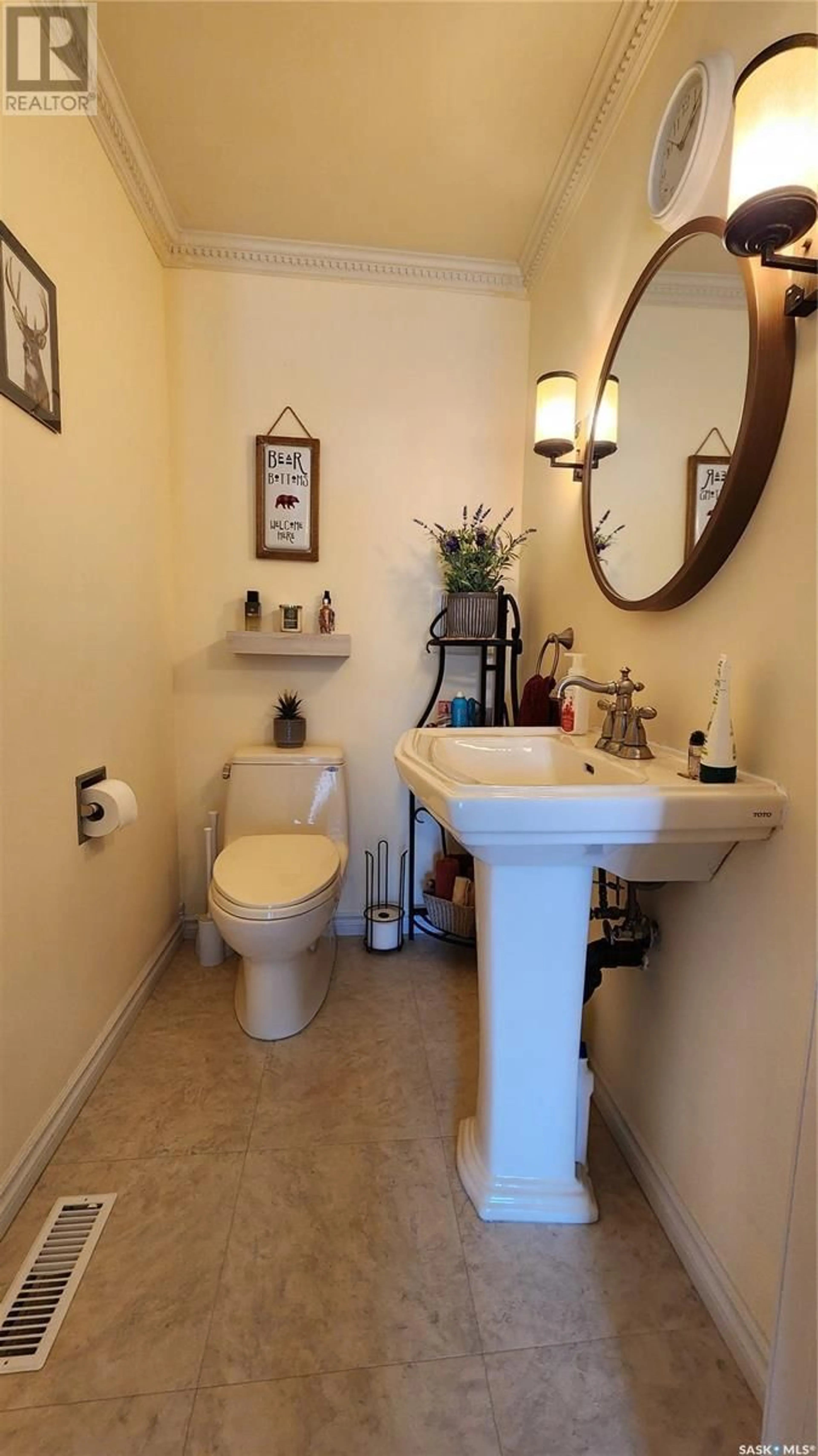 Standard bathroom, ceramic/tile floor for 510 11TH AVENUE, North Battleford Saskatchewan S9A2S6