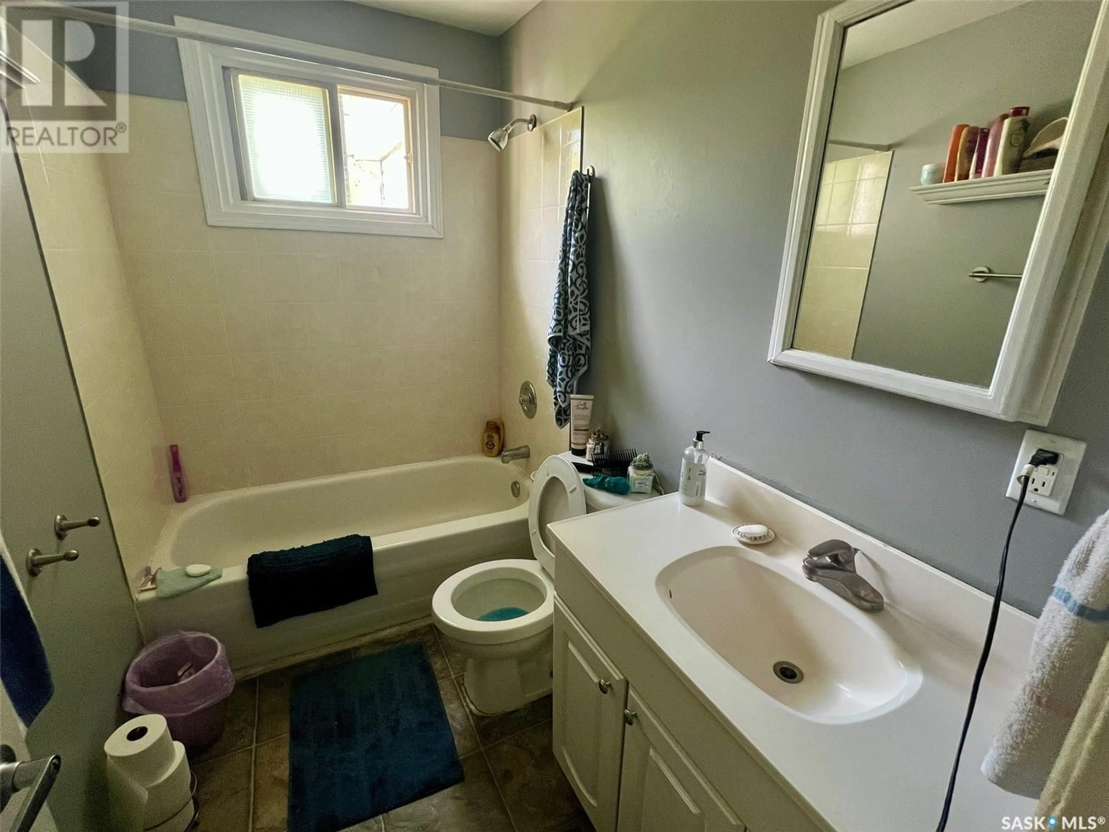 Standard bathroom, unknown for 1175 EDGAR STREET, Regina Saskatchewan S4N3J6