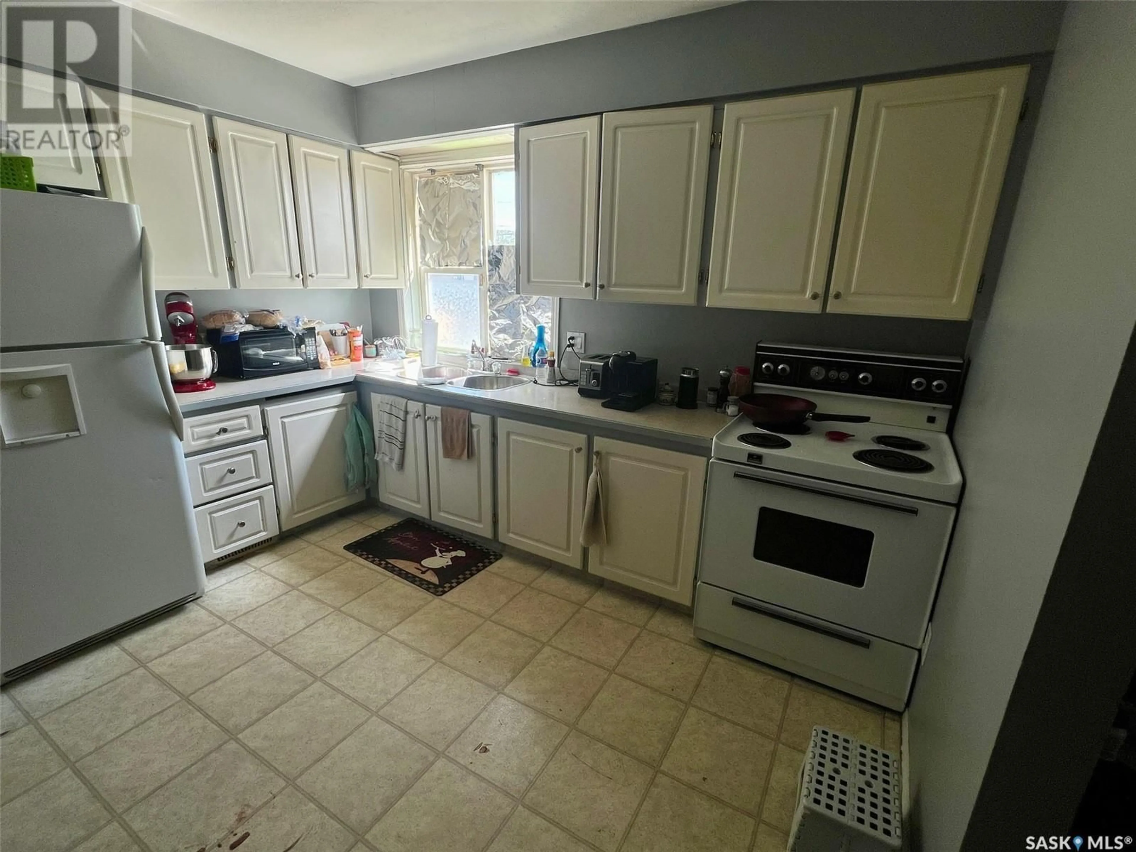 Standard kitchen, unknown for 1175 EDGAR STREET, Regina Saskatchewan S4N3J6