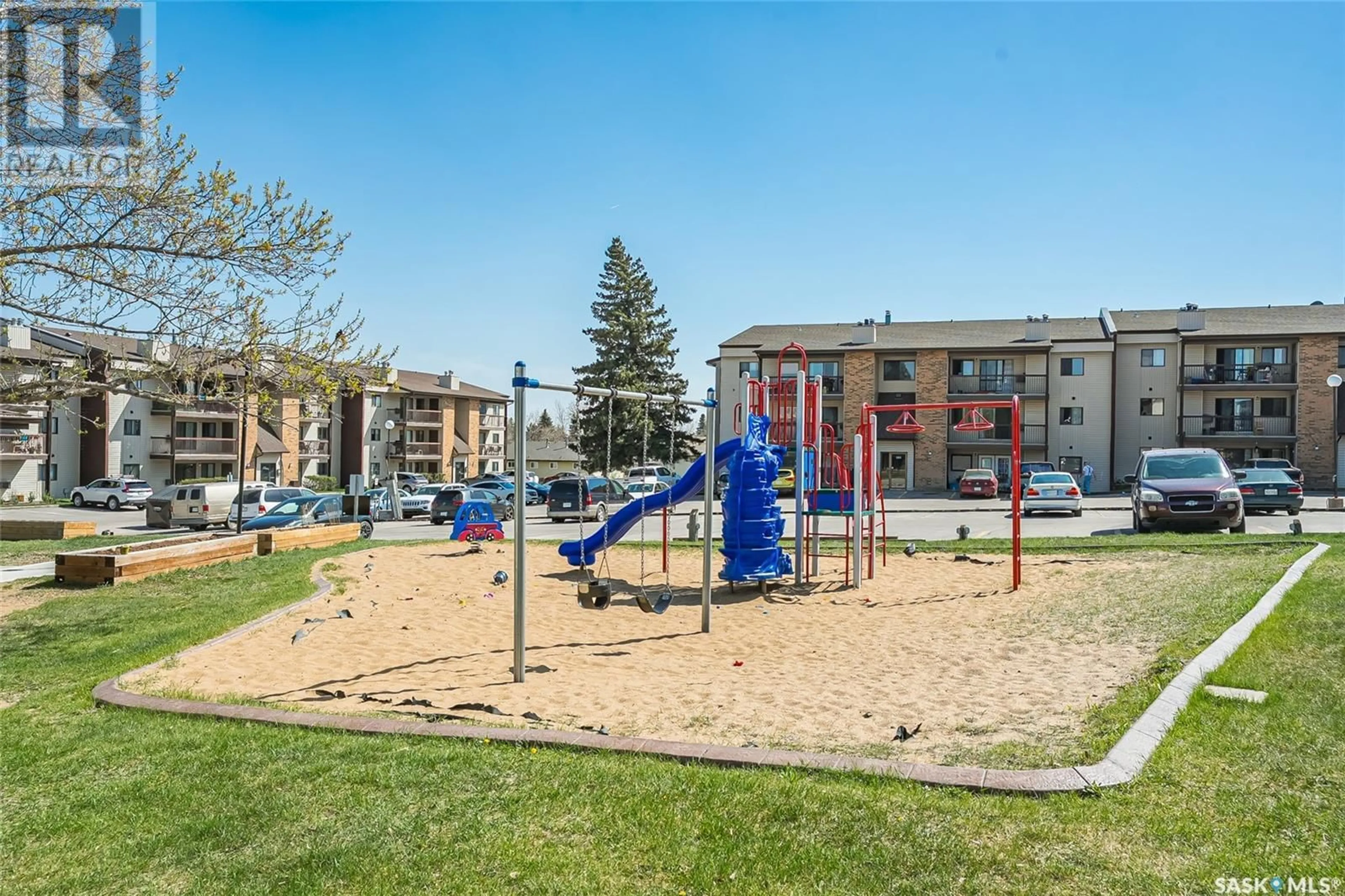 Patio, mountain view for 285 - 103 KINGSMERE BOULEVARD, Saskatoon Saskatchewan S7J4J6