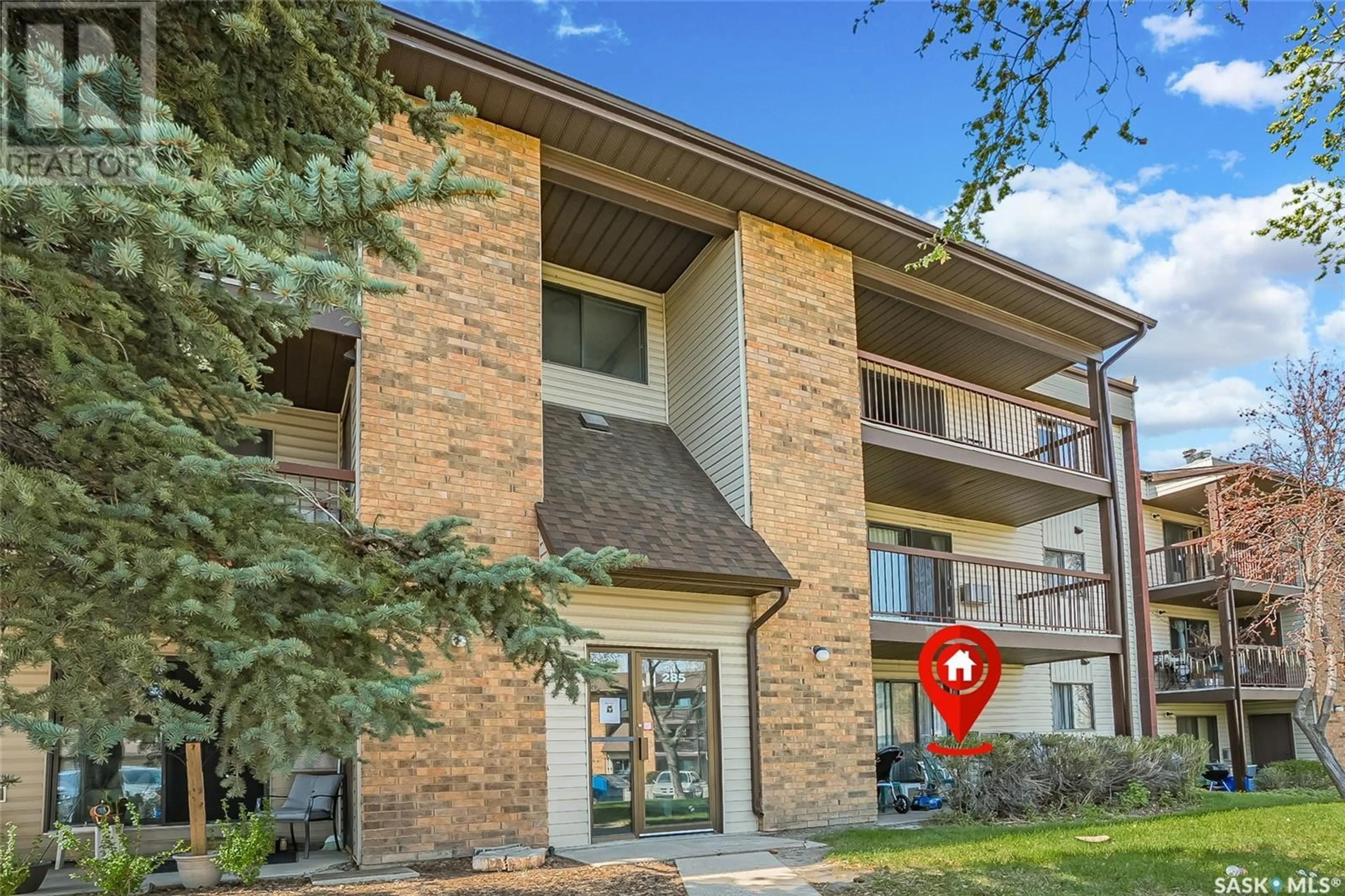 Patio, building for 285 - 103 KINGSMERE BOULEVARD, Saskatoon Saskatchewan S7J4J6