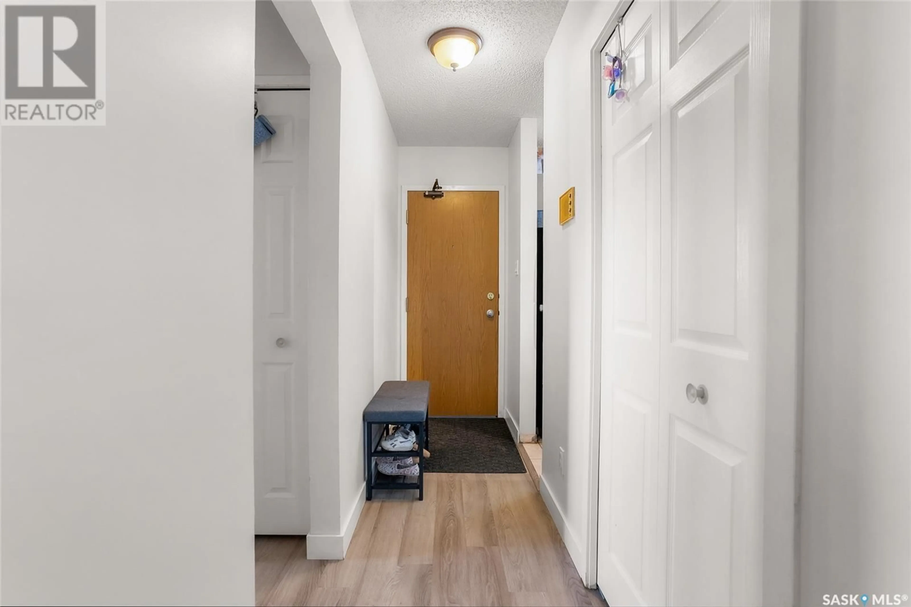 Indoor entryway for 285 - 103 KINGSMERE BOULEVARD, Saskatoon Saskatchewan S7J4J6