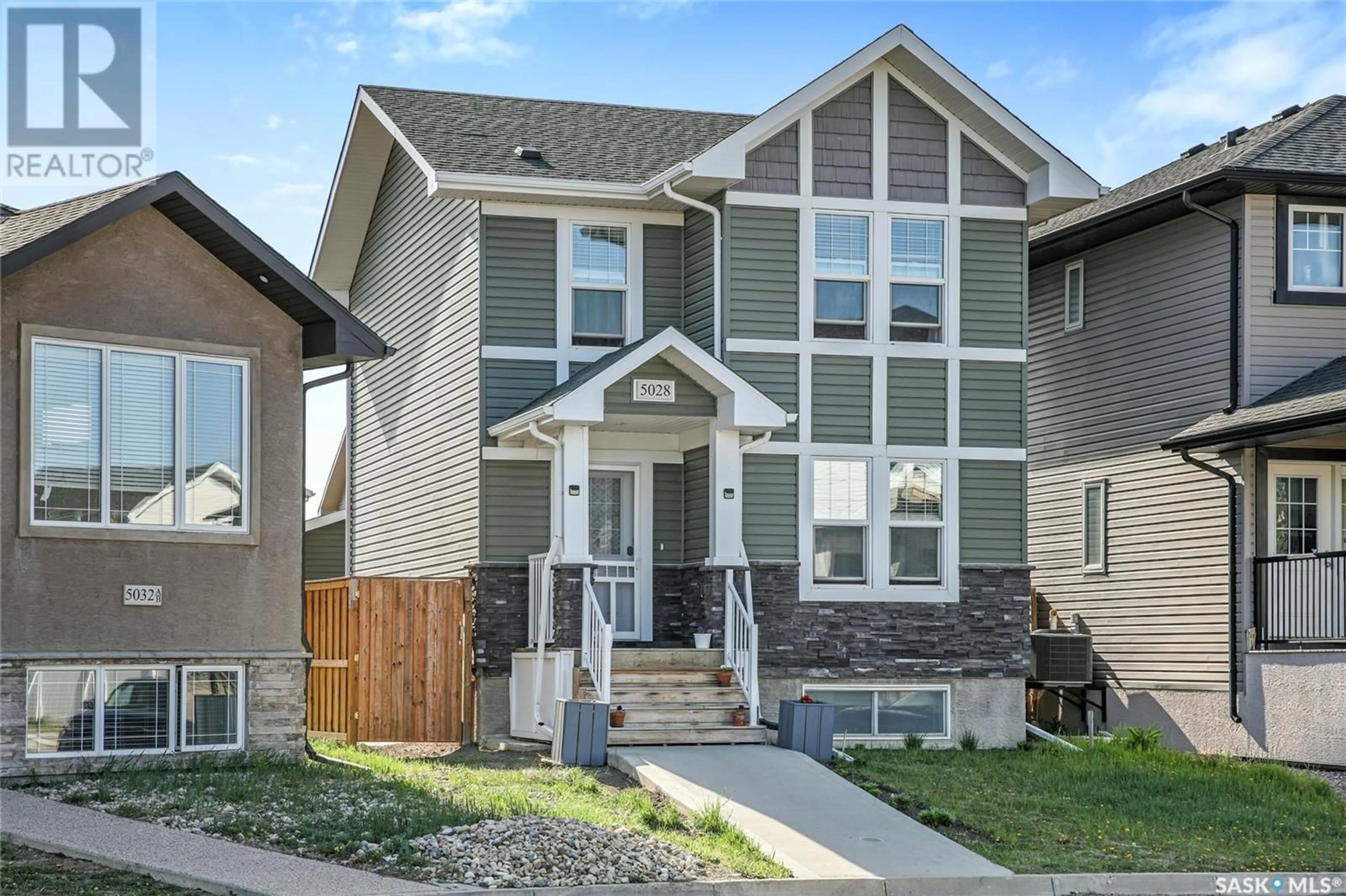 Home with vinyl exterior material, street for 5028 AERIAL CRESCENT, Regina Saskatchewan S4W0C8