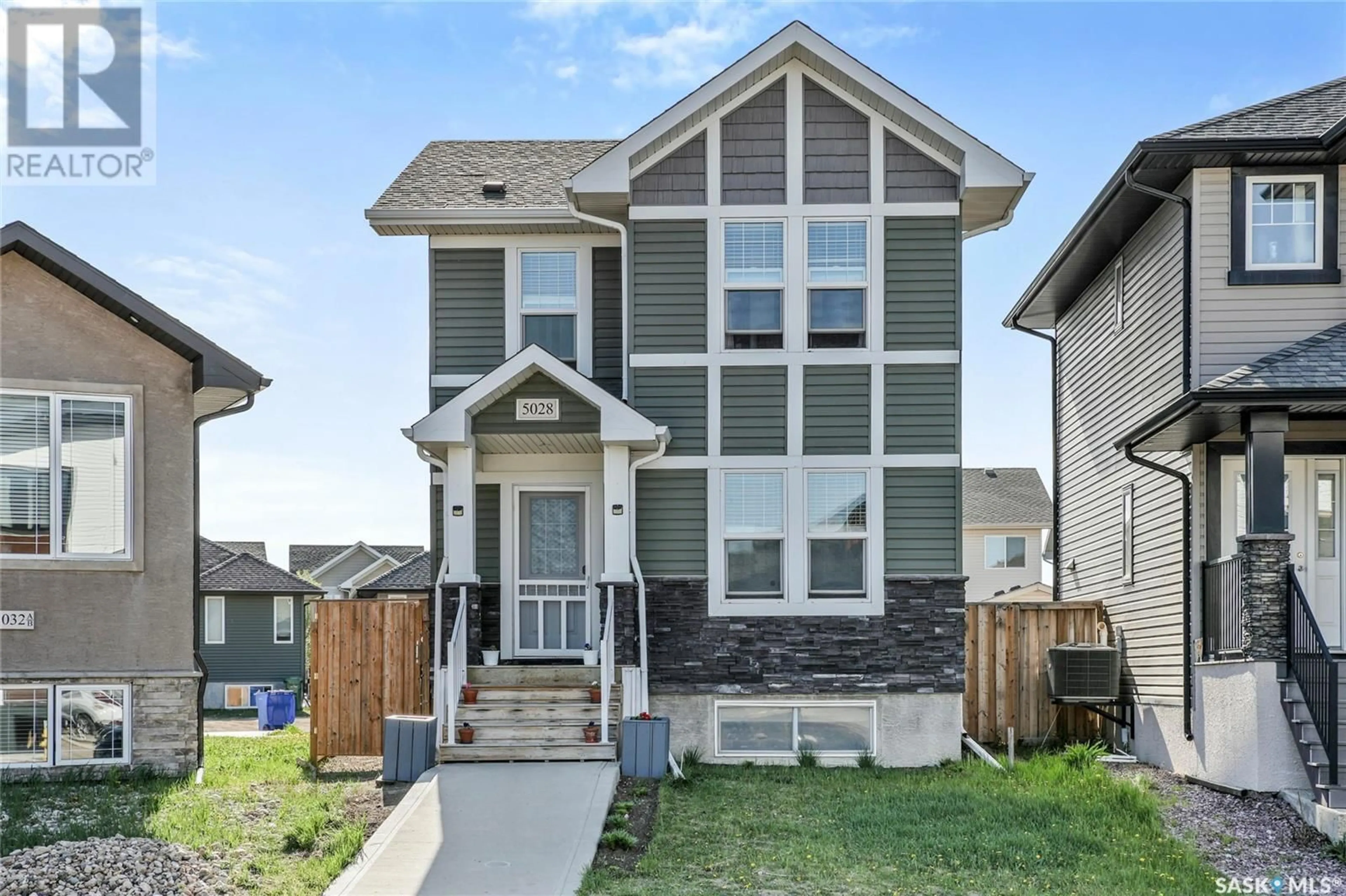Home with vinyl exterior material, street for 5028 AERIAL CRESCENT, Regina Saskatchewan S4W0C8