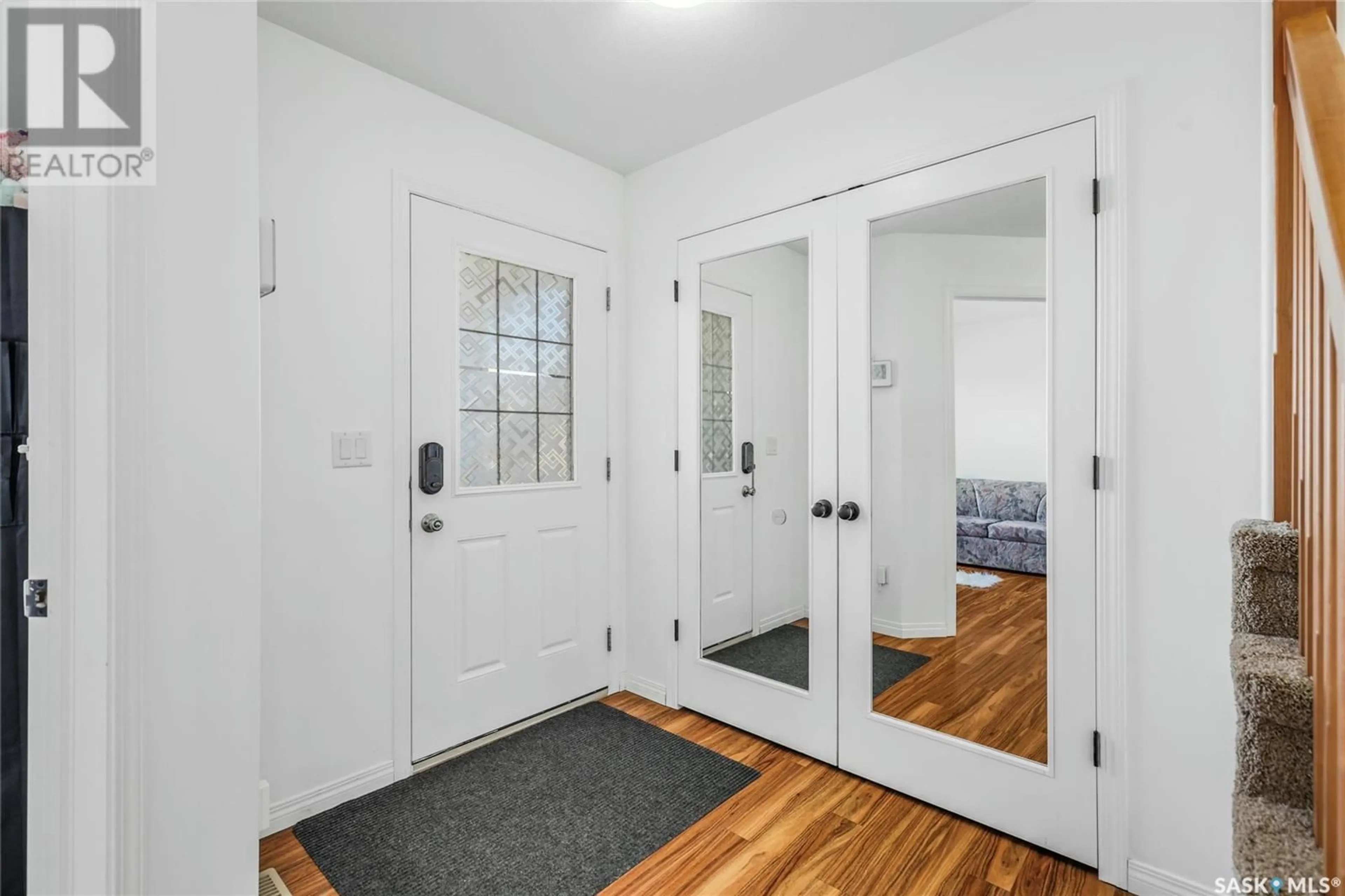 Indoor entryway for 5028 AERIAL CRESCENT, Regina Saskatchewan S4W0C8
